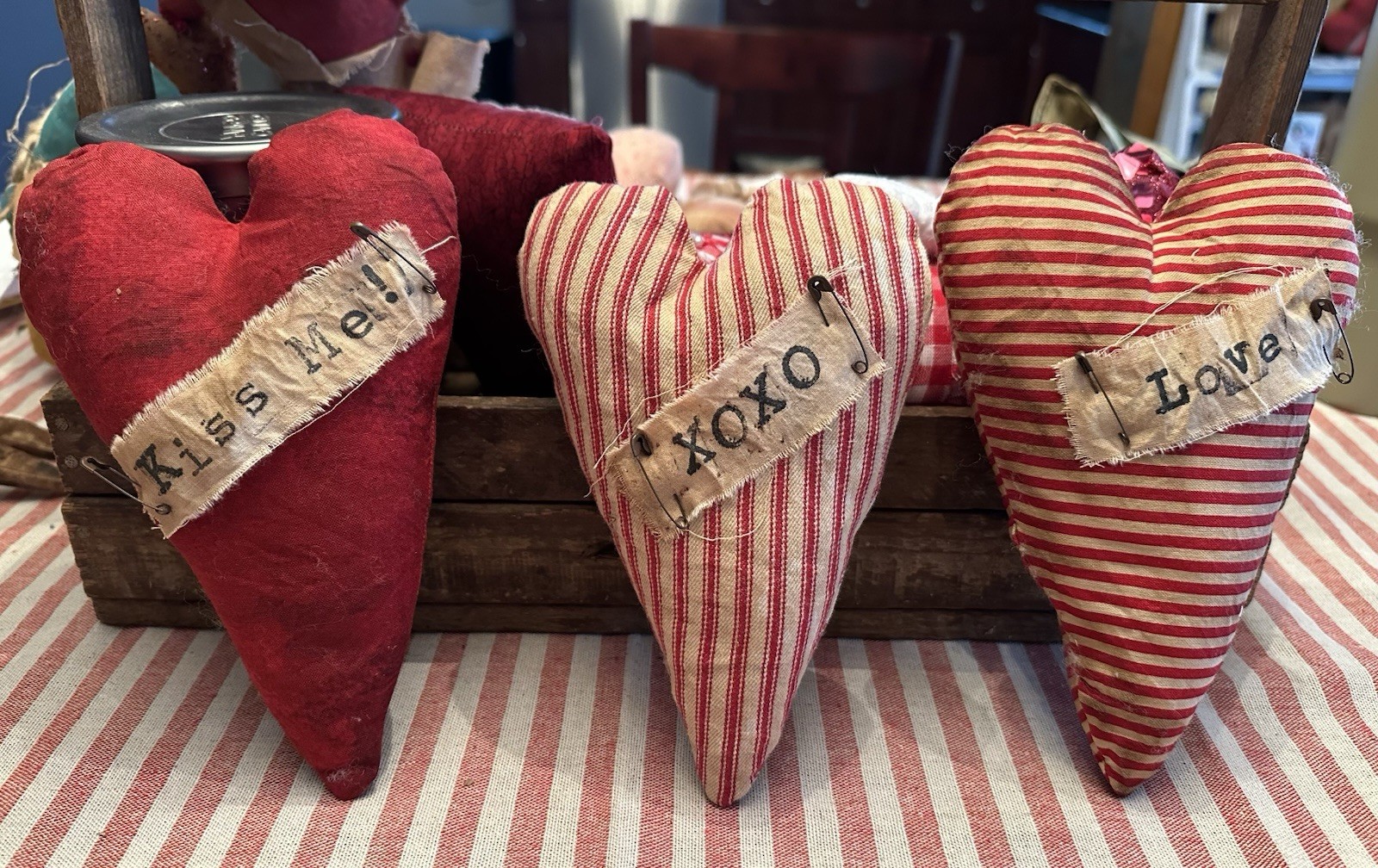 Primitive Folk Art Handmade Valentine Heart Tucks Kiss Me Xoxo Love