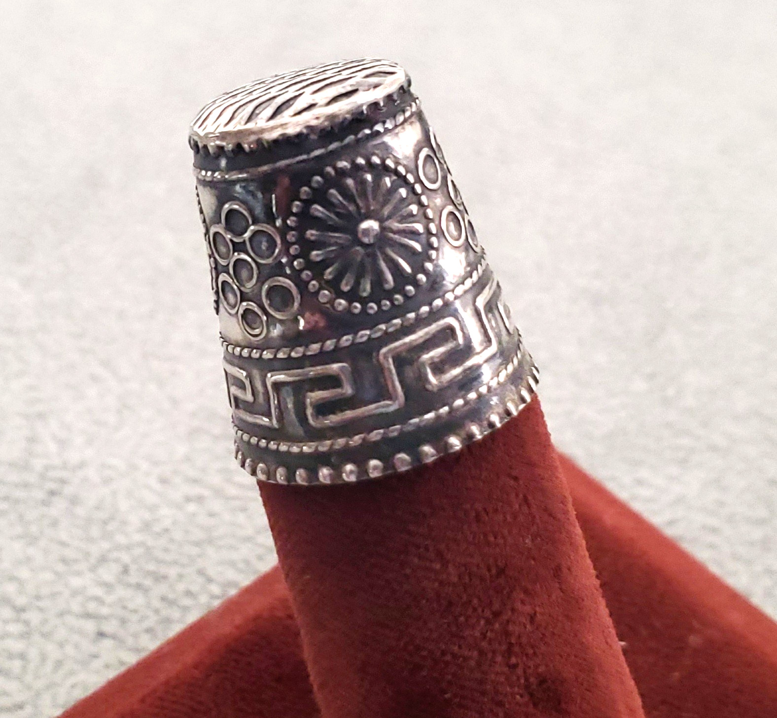 Antique Vintage Sterling Greek Key Starbursts Circles Thimble Size 11, 3 Grams