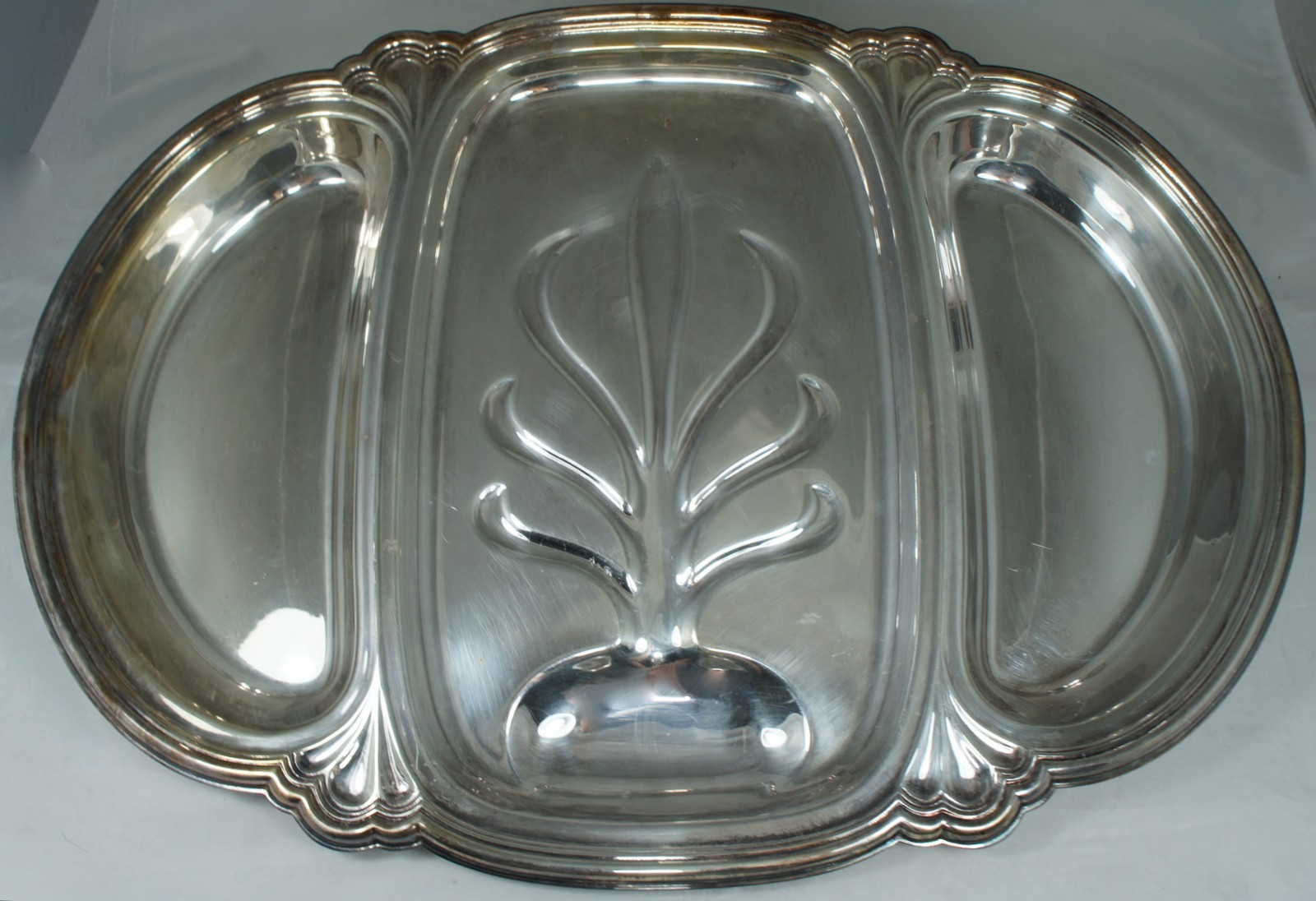 ANTIQUE SILVER PLATE LARGE 20″ MEAT SERVING DIVIDED TRAY CHADWICK W/ TREE WELL