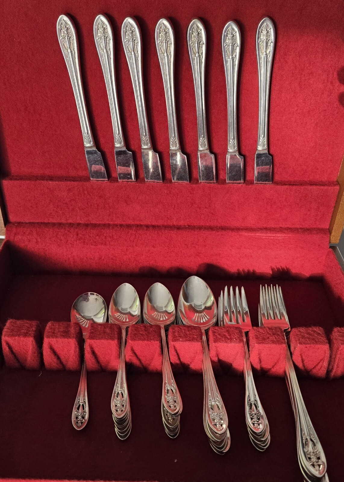 Wallace Silver Hollywood 1 Luxor Silverplate Flatware. 1937. 48 pieces.