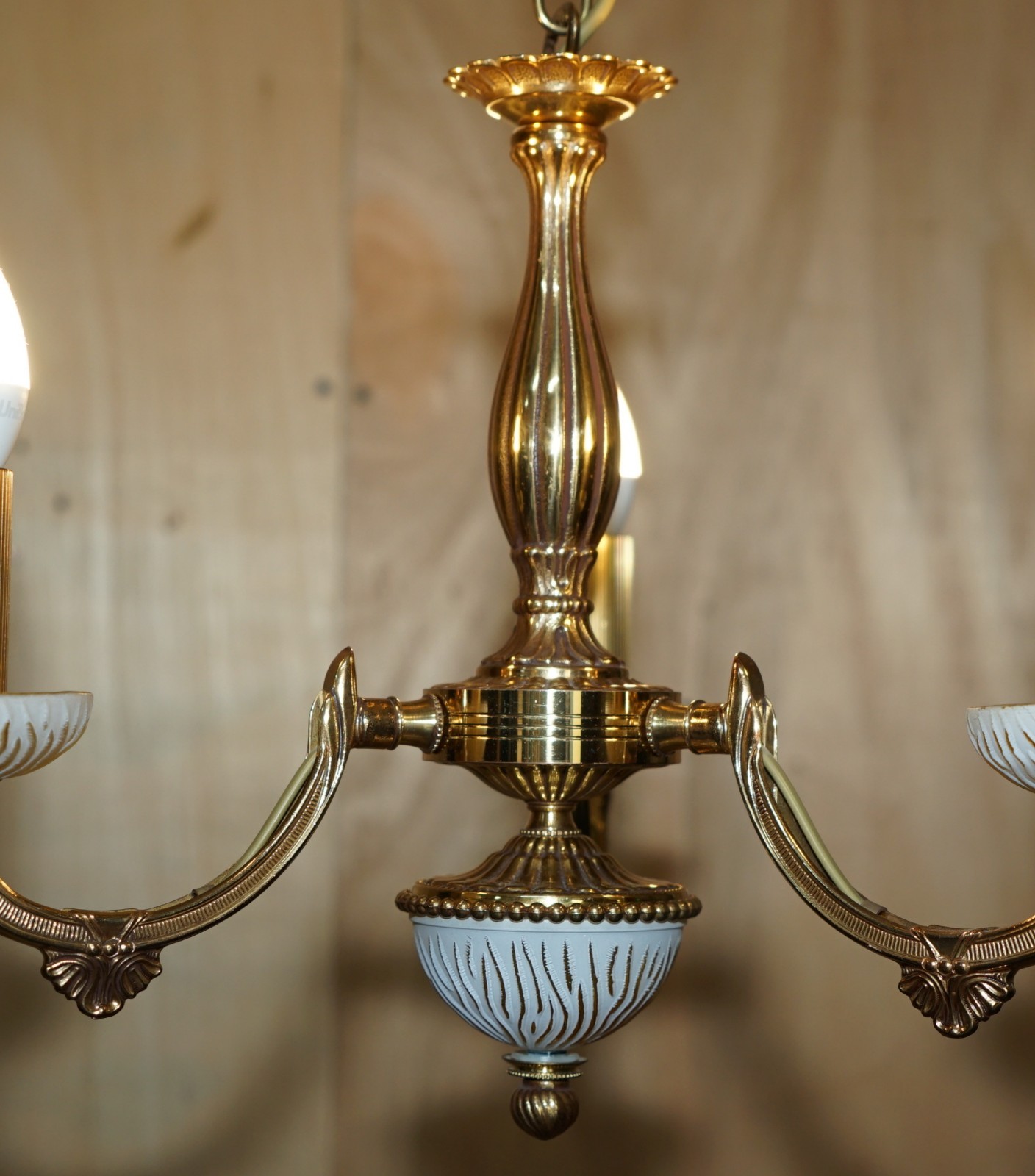 1 OF 4 RECCAGNI MADE IN ITALY BRASS & FROSTED GLASS 3 CANDLE LIGHT CHANDELIER