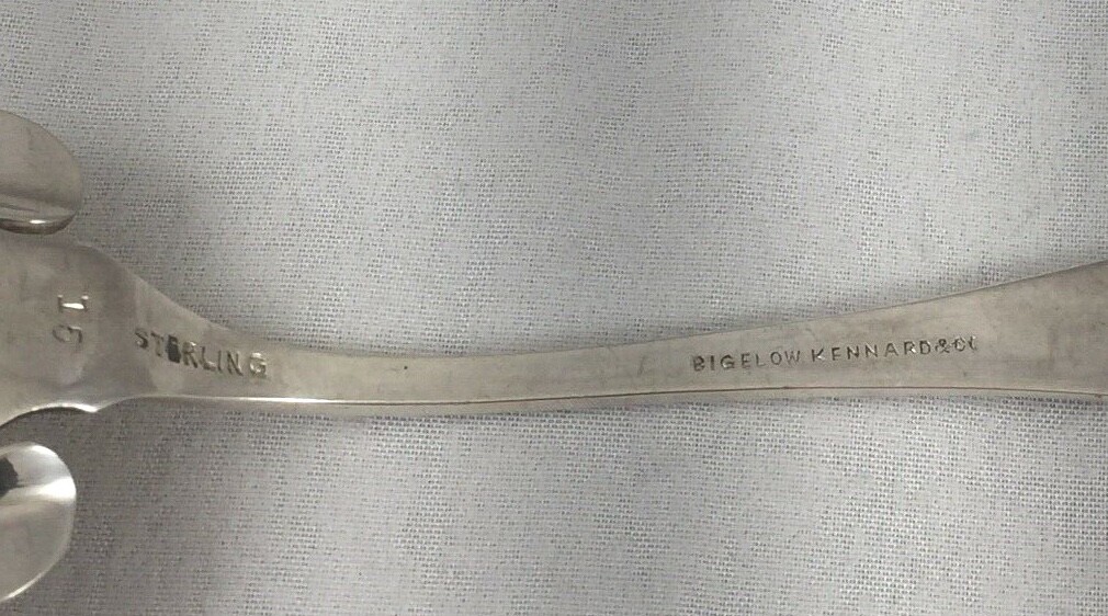 Shell Pattern Bigelow & Kennard Sterling Jelly Cake Server- 7 1/2″- mono’d LMM