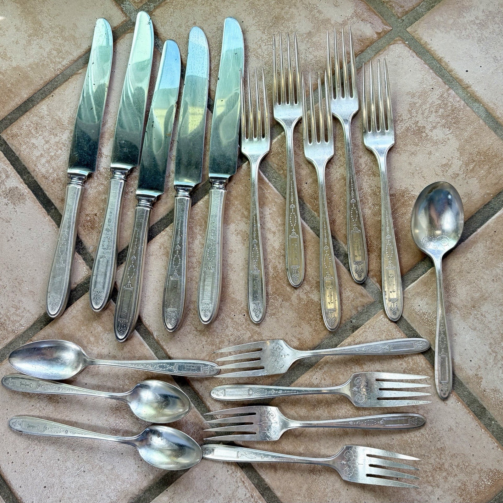 Oneida Community Plate Flatware Silverplate Grosvenor Pattern 18 Pieces Antique