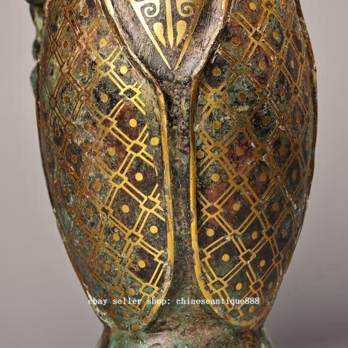 Old Chinese Dynasty Bronze Ware Portable Cicada Animal Pot Kettle Wine vessel