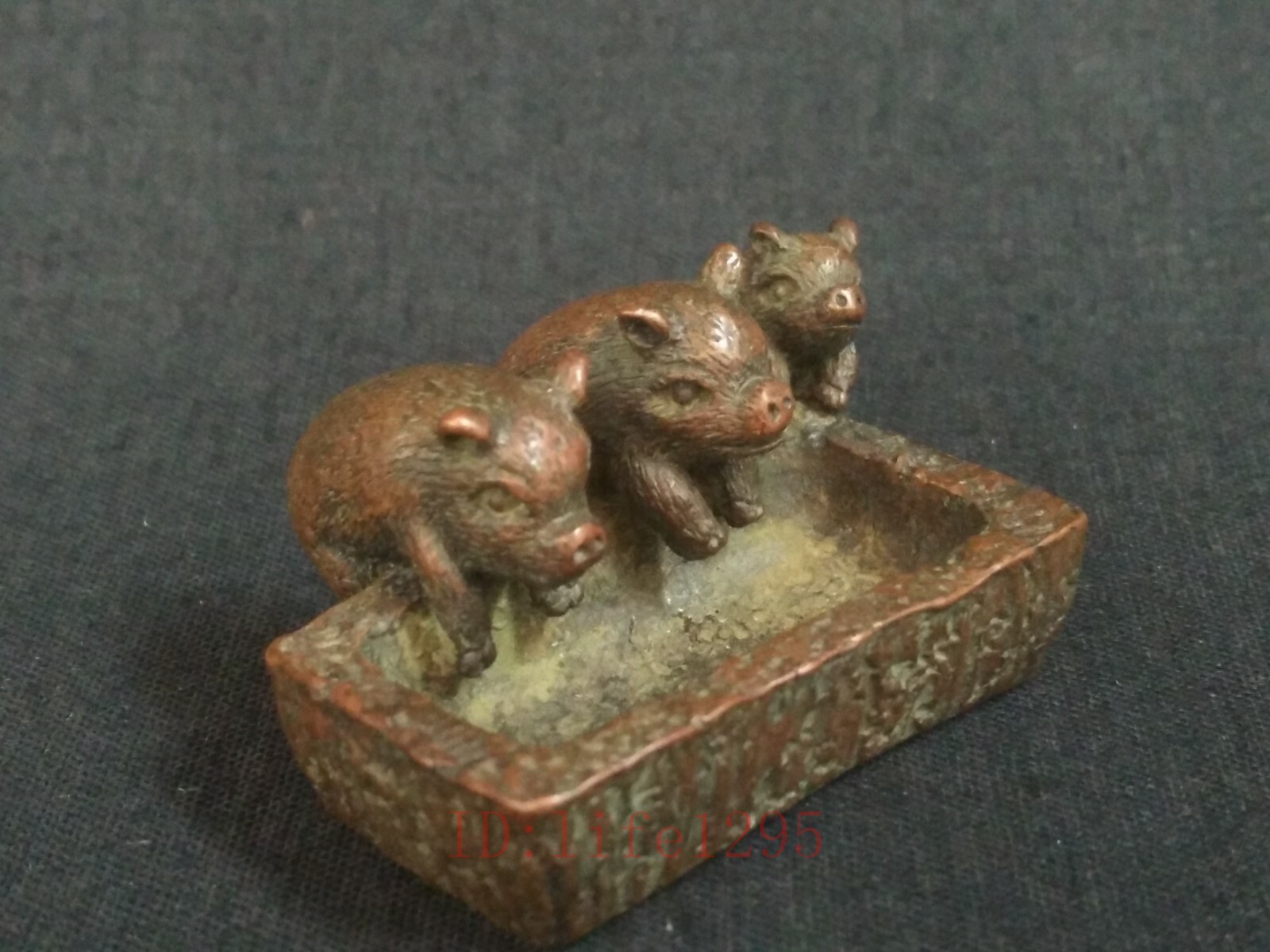 Collected Old Bronze Carving Lovely Pig Feed Statue Paperweight table deco