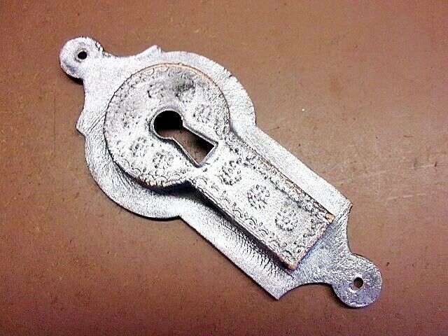 Fancy & Unique Sunken Skeleton Key Escutcheon 6 1/4″ x 2 3/4″ Brass Flashed LQQK