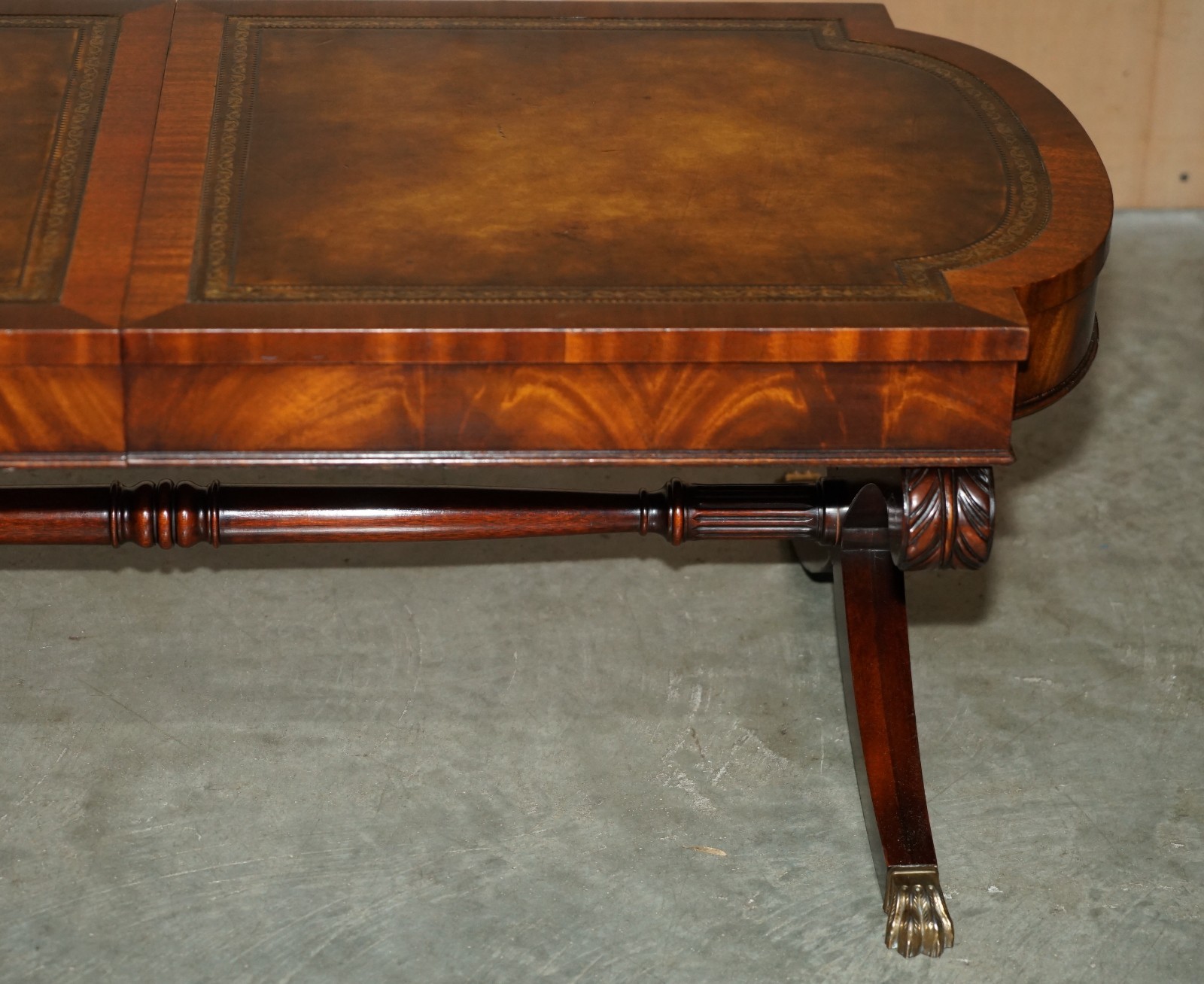 STUNNING FULLY RESTORED HEIRLOOM WEIMAN BROWN LEATHER EXTENDING COFFEE TABLE