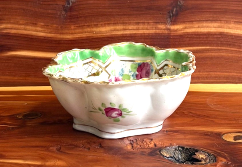 Antique Nippon Hand-Painted Porcelain Bowl – Pink Roses & Gold Moriage