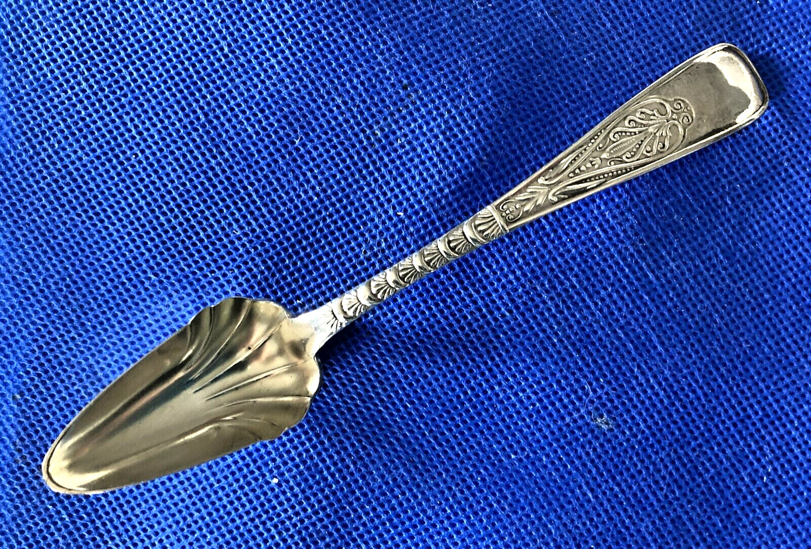 Antique Silverplate HOLMES & EDWARDS GREEK aka ASSYRIAN 1889 Fruit Orange Spoon