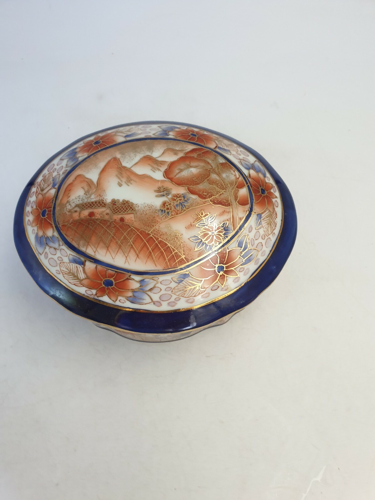 JAPANESE? PORCELAIN LIDDED OBLONG TRINKET BOX COBALT BLUE RUST RED SCENIC GOLD