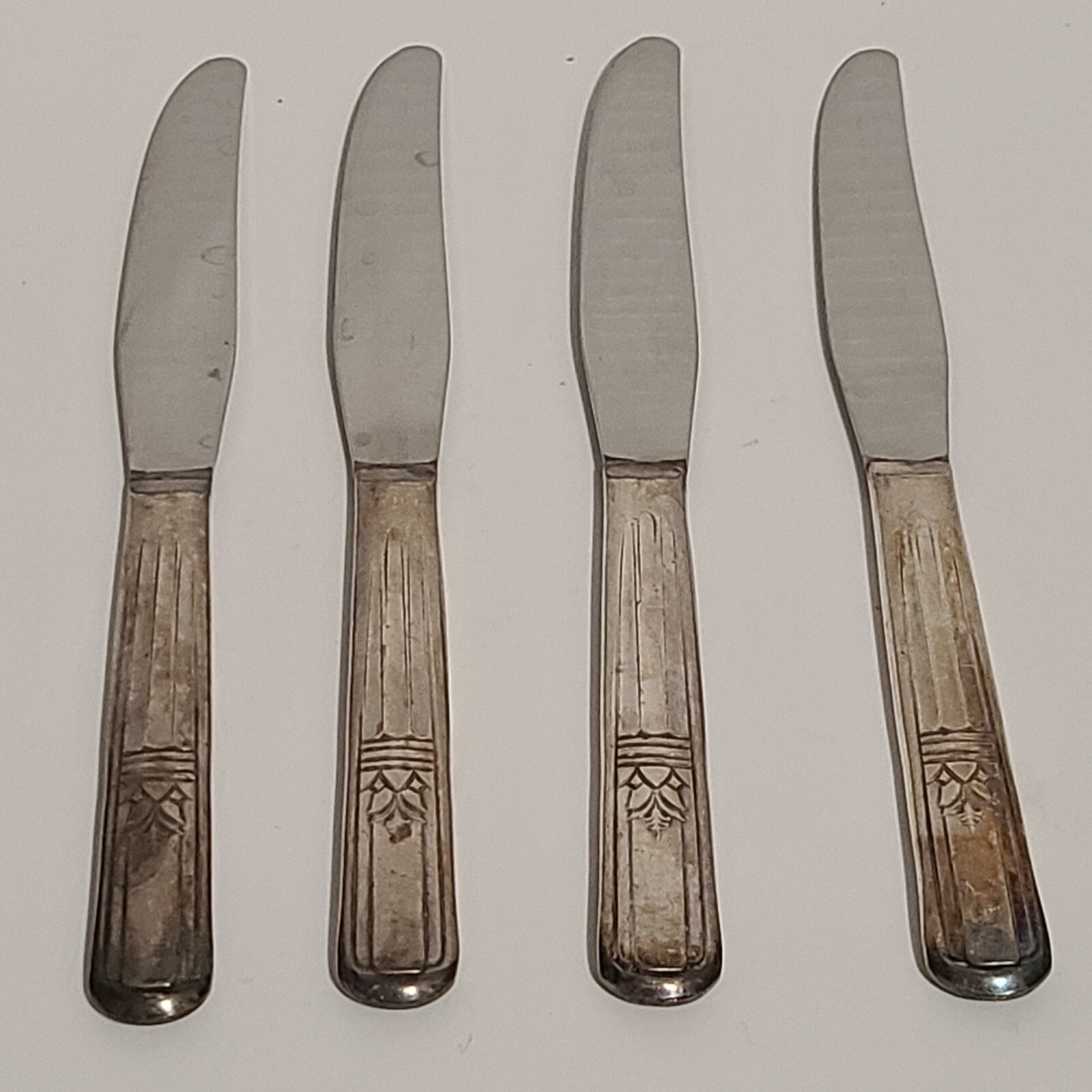 1939 Court Pattern 4 Pc. Art Deco Dinner Knife International Silver Co. Flatware