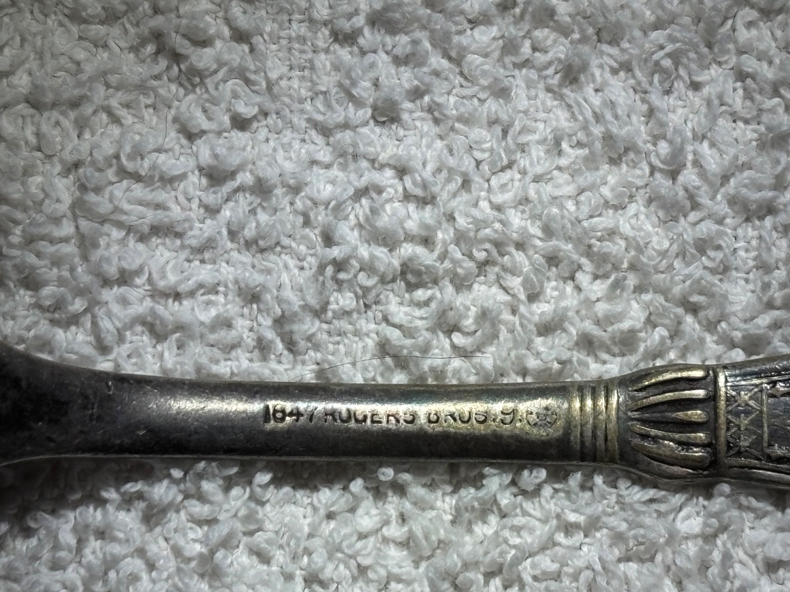 VINTAGE SILVER PLATED DECORATIVE SOUVENIR SHELL & FLOWER SPOON