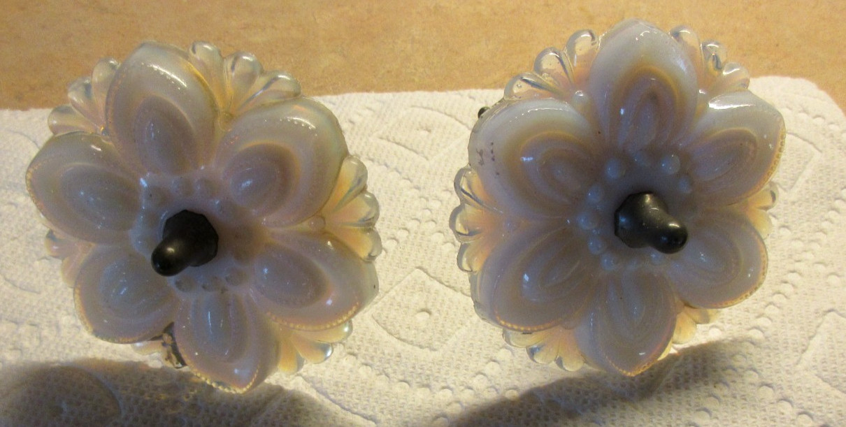 FINE PAIR OF ANTIQUE CLAMBROTH VICTORIAN SANDWICH GLASS FLORAL TIE BACKS # 2