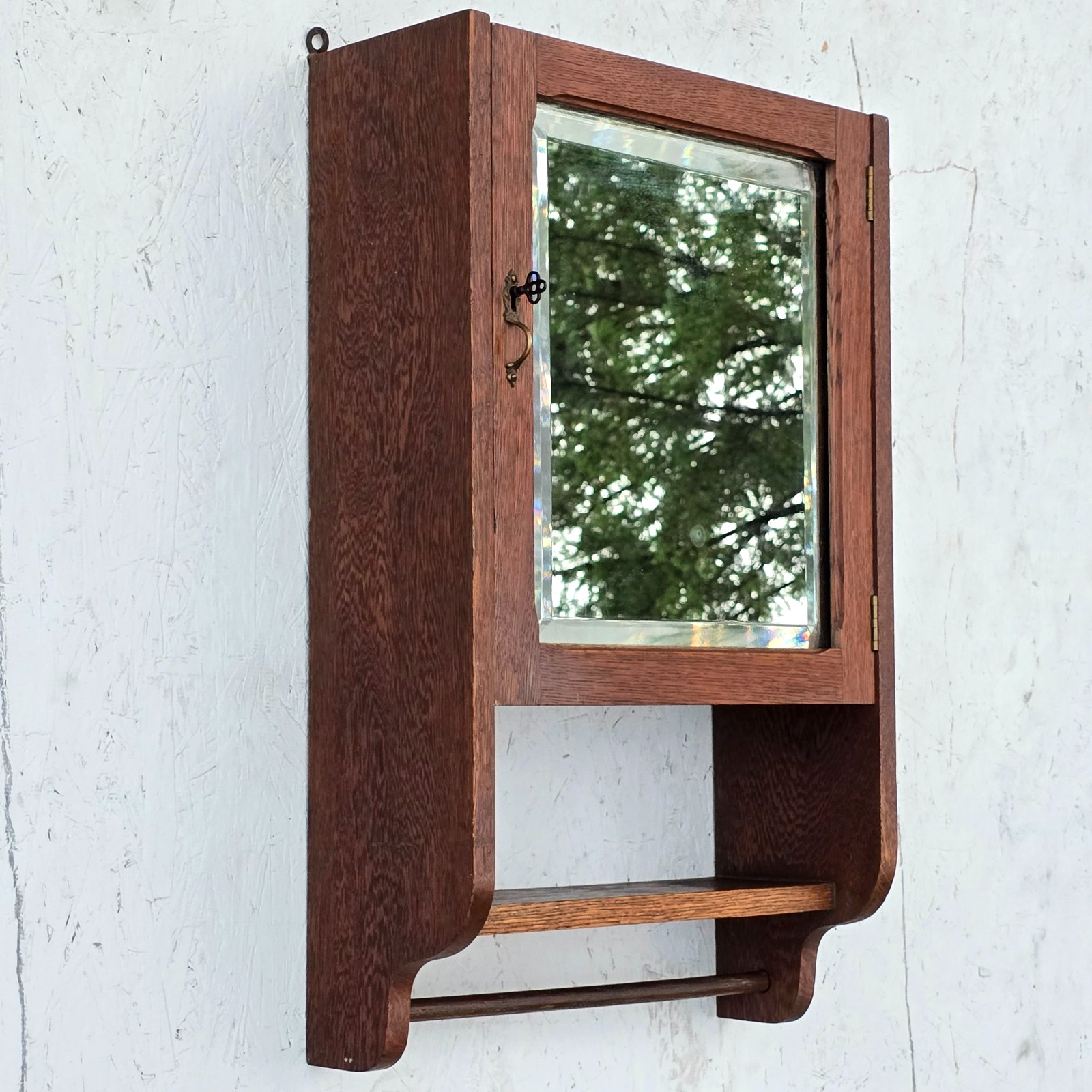 Antique QuarterSawn Oak Medicine Apothecary Cabinet w/Beveled Mirror Towel & Key