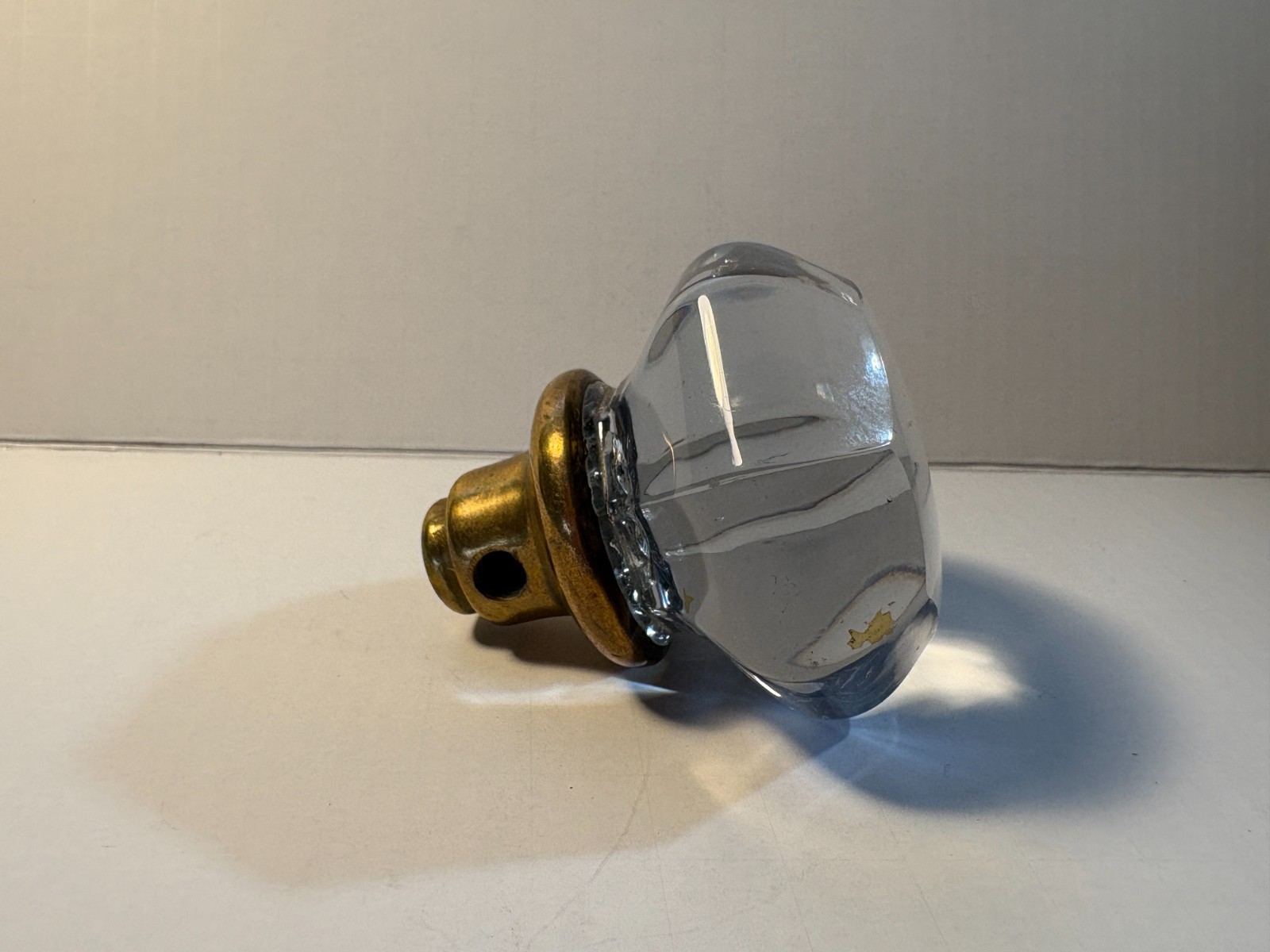 Vintage glass antique door knob as shown. No breaks or chips.