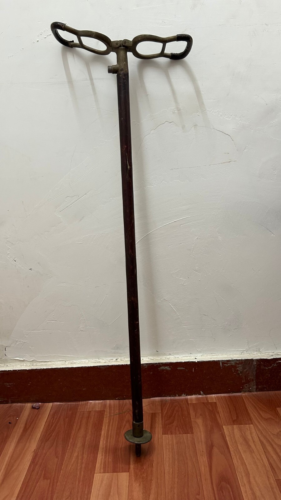 OLD VINTAGE UNIQUE WOODEN FEATHERWATE SHOOTING WALKING STICK WITH METAL HANDLE