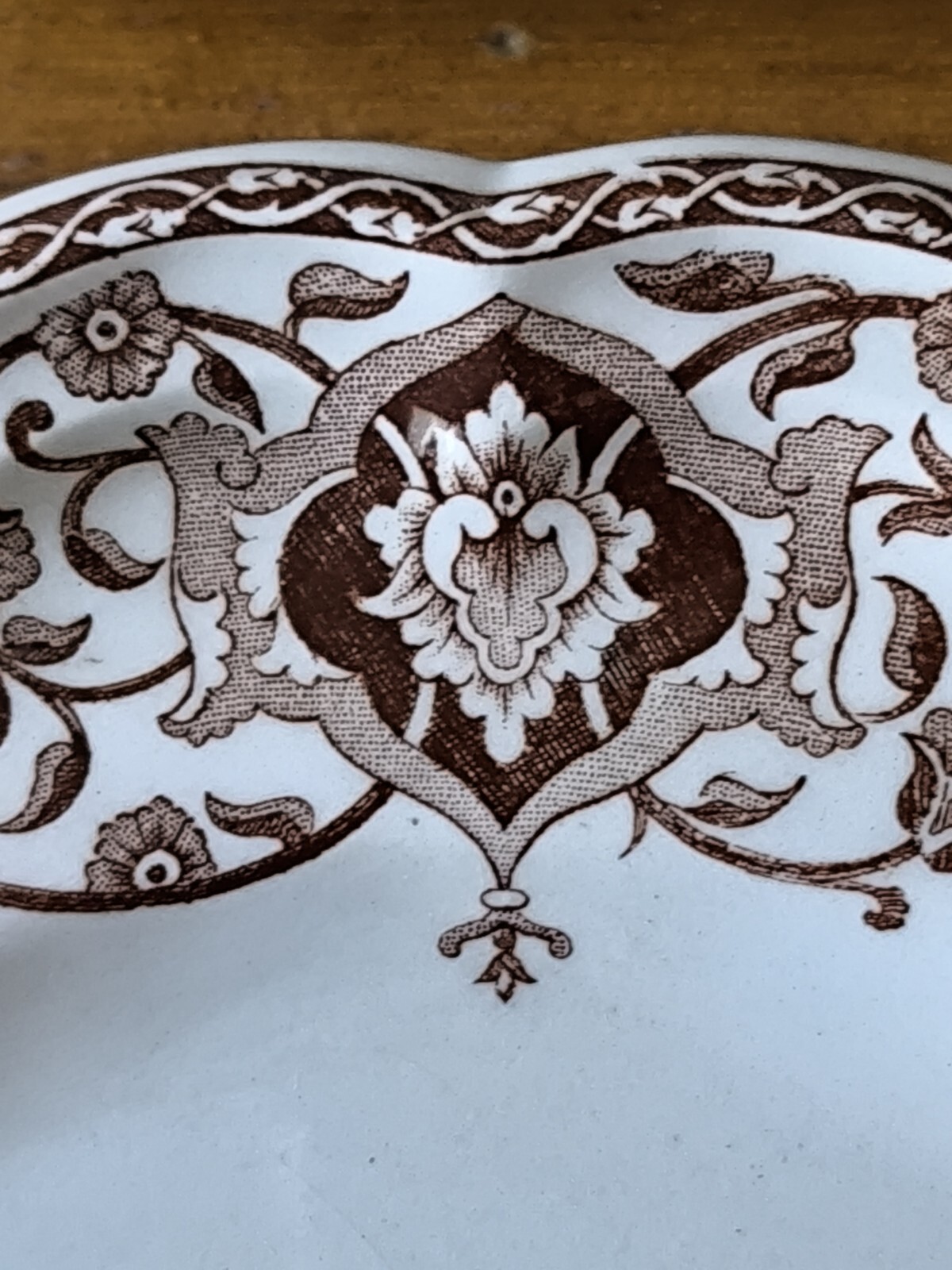 Beautiful Set Of 6 Flat Plates Faience De Gien Brown Floral Lambrequin