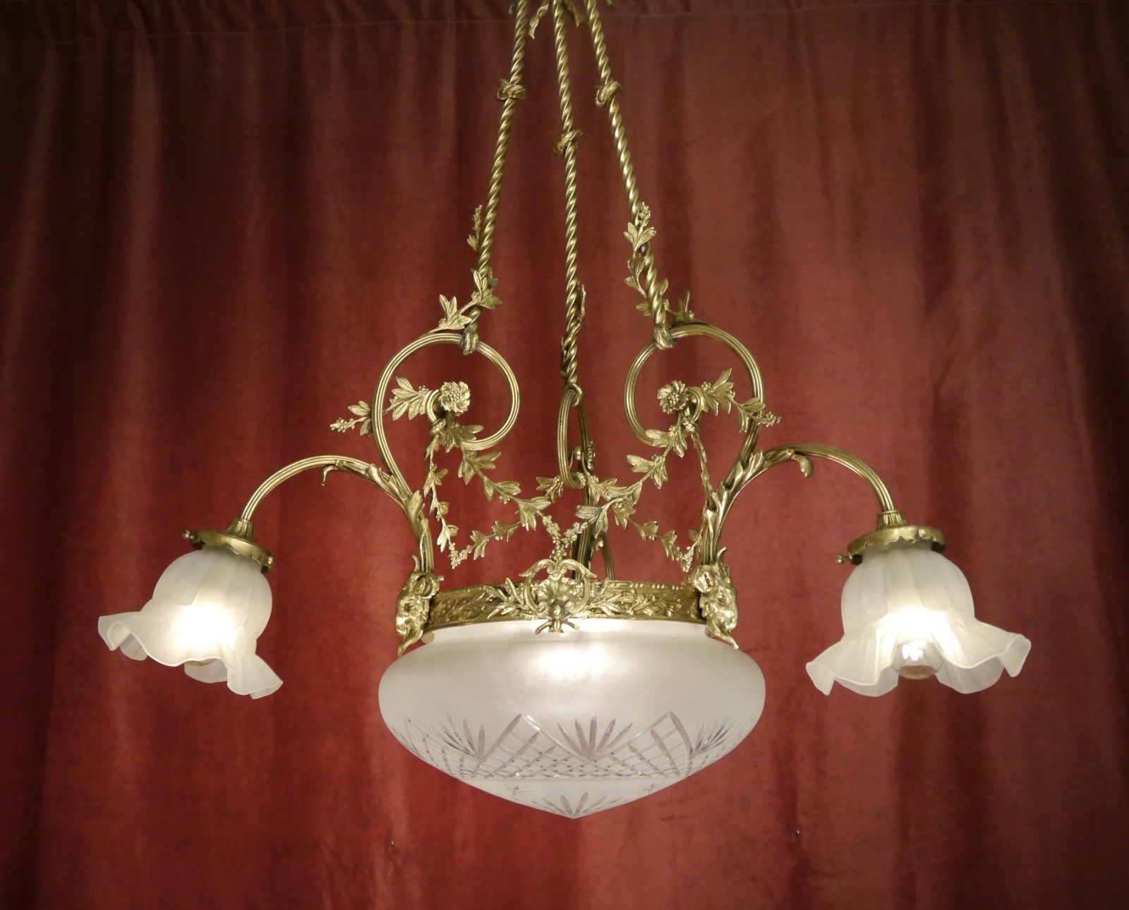 FINE 4 LAMPs ANTIQUE SHINY BRASS CHANDELIER SATINED GLASS c. 1920 Ø 28″