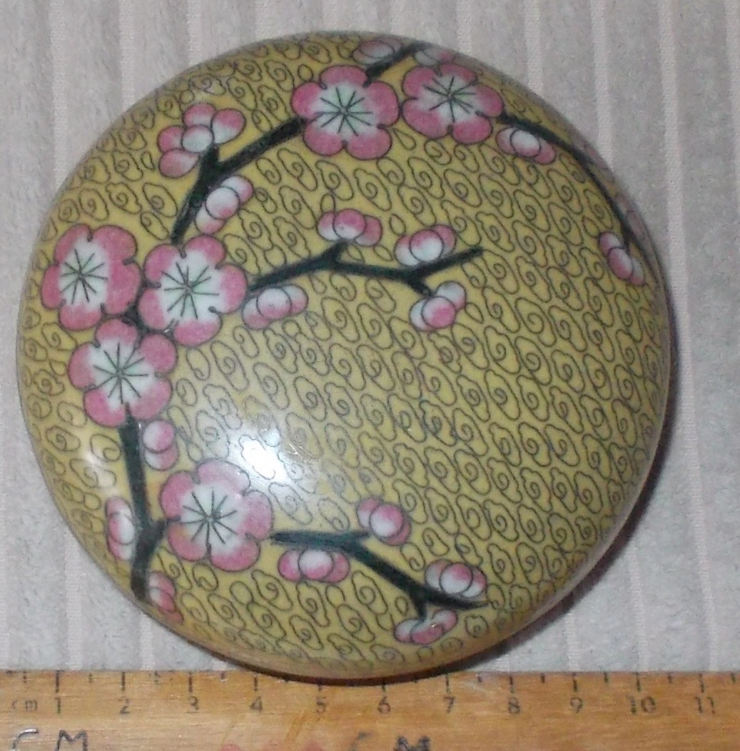 OLD CHINESE CLOISONNE BOX CIRCA 1900-1950