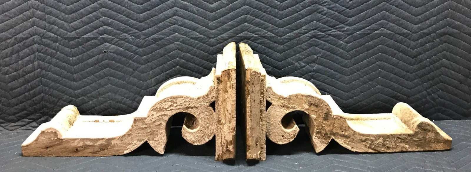 Pair Antique Large Shabby White Wood Corbel Roof Brackets Old VTG Chic 693-26B