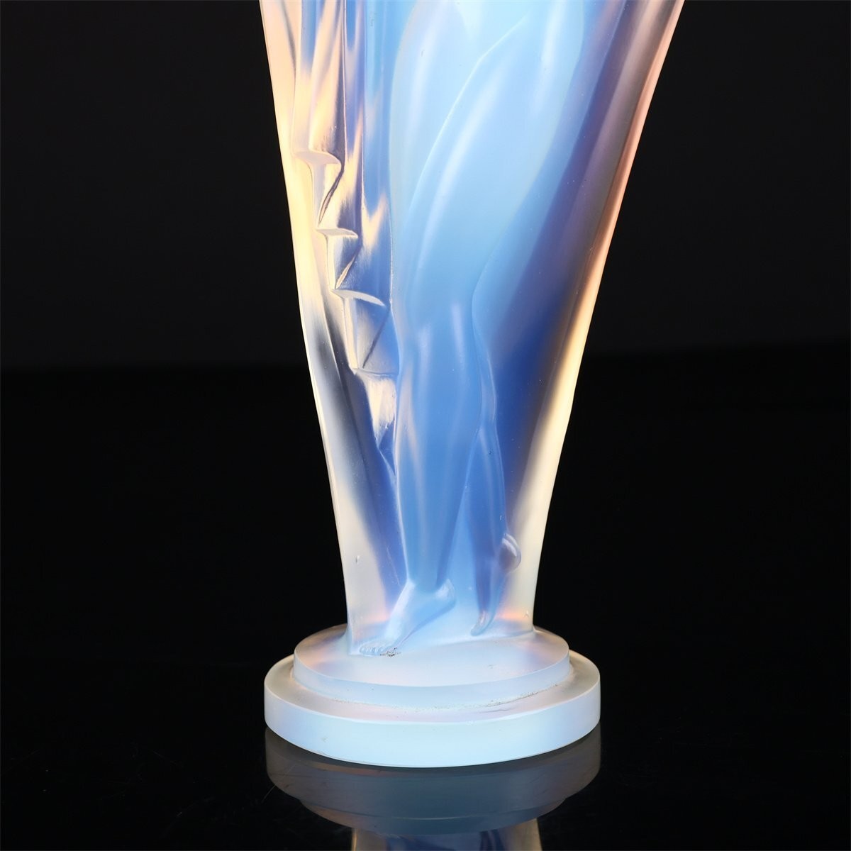 Exquisite French Art Deco (ca 1932) Etling ‘Nue Au Bras Tendu’ Opalescent Glass