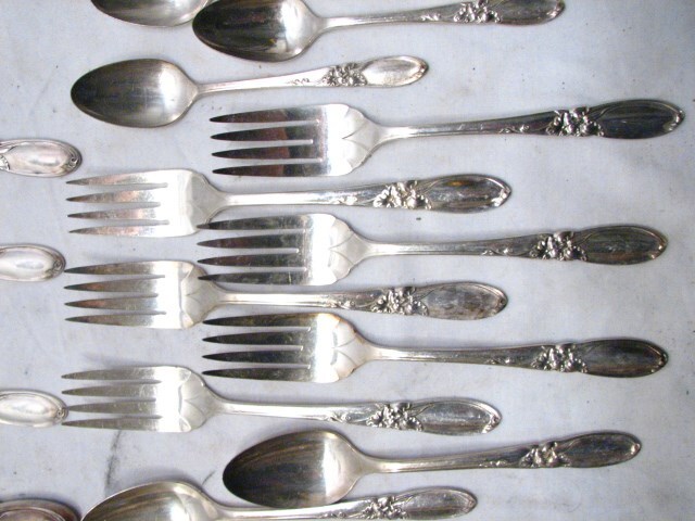 41 pcs Community White Orchid Silver Plate Flatware svc for 6 Fork Knife Spoon