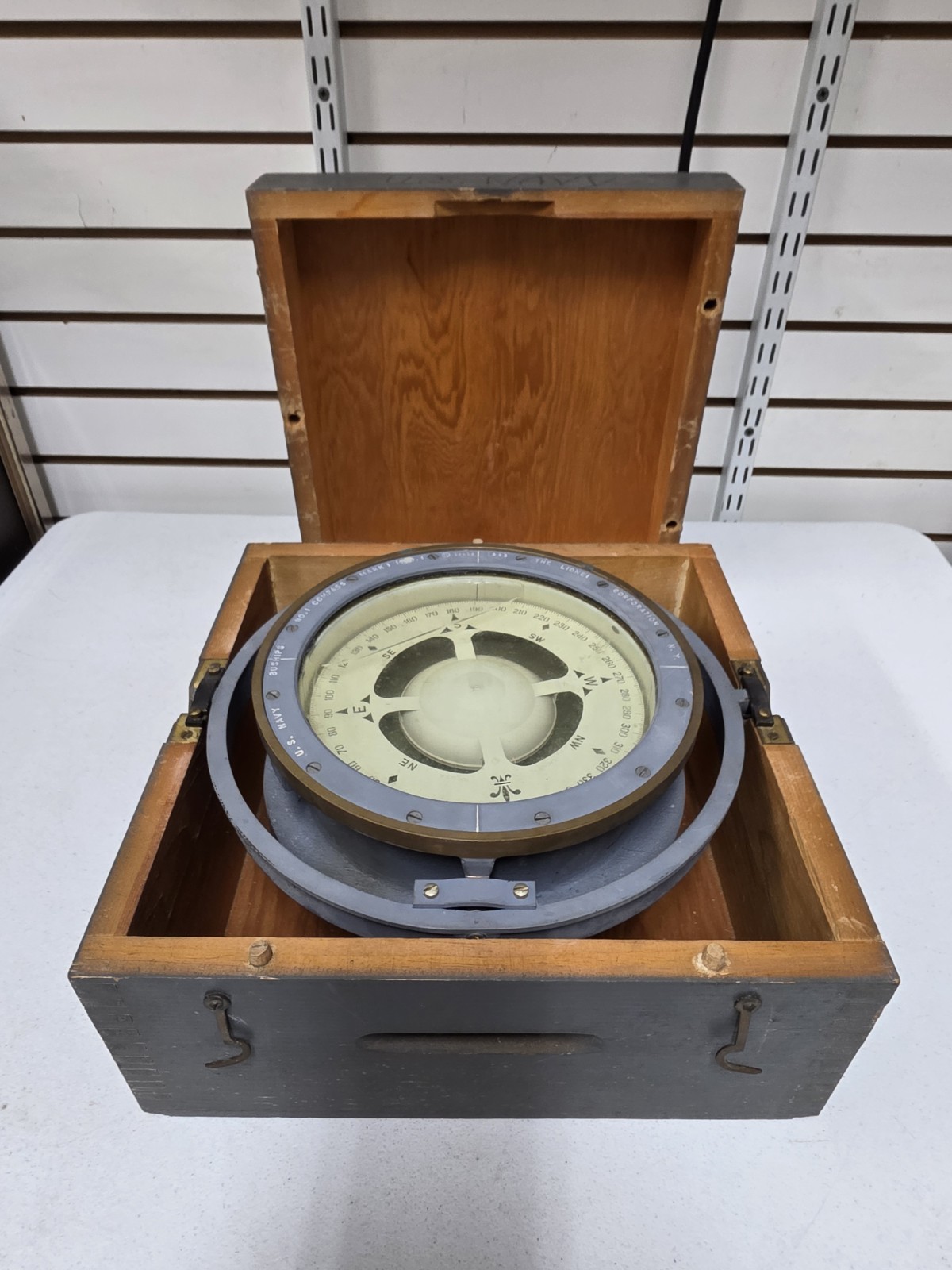 1943 Lionel U.S. Navy Mark I Navy Std. 7-1/2″ Illuminated Compass W/Case