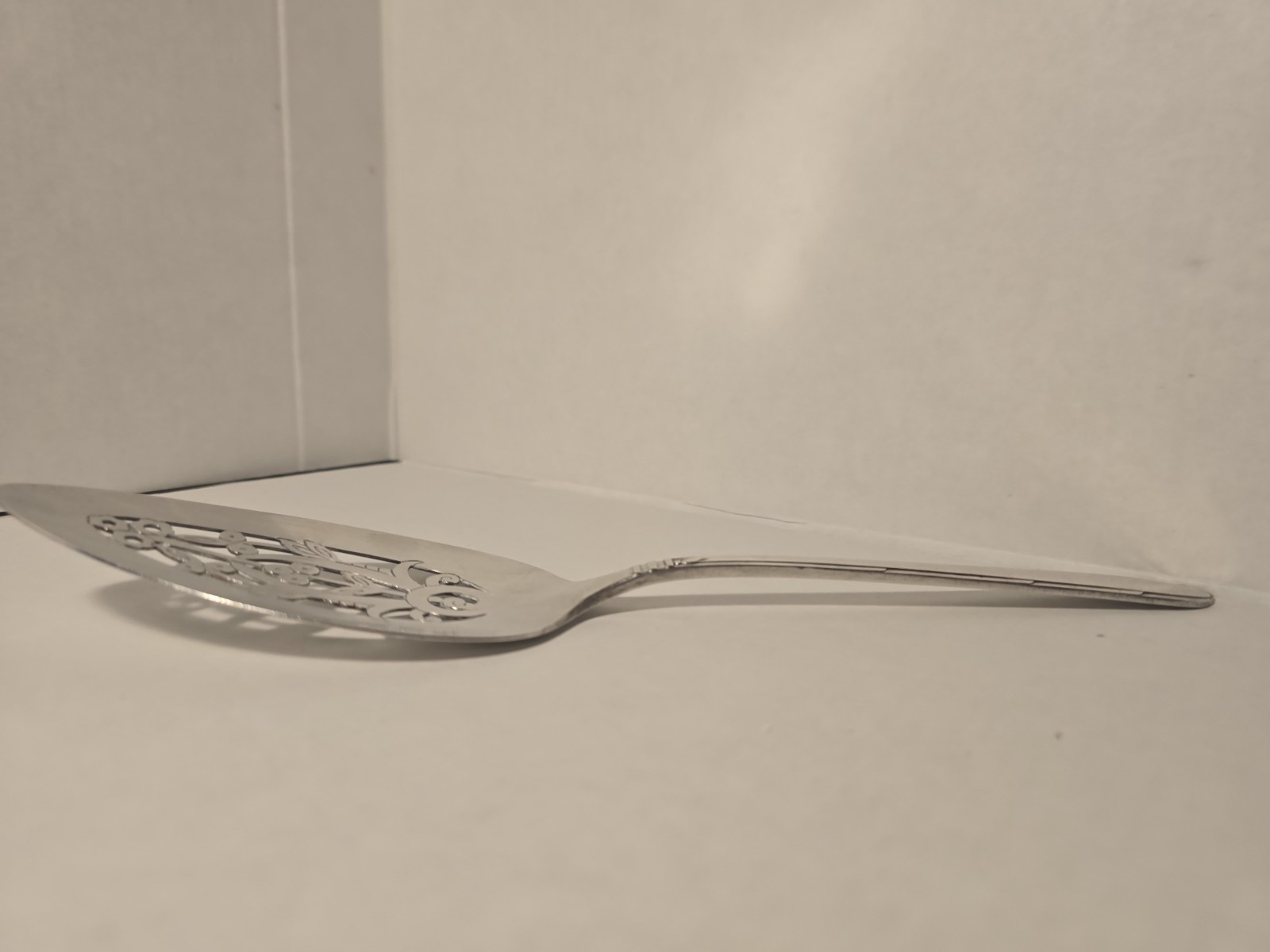 Antique Pierced Pie / Cake Server Berkley Square Silverplate 1935 Oneida Silver