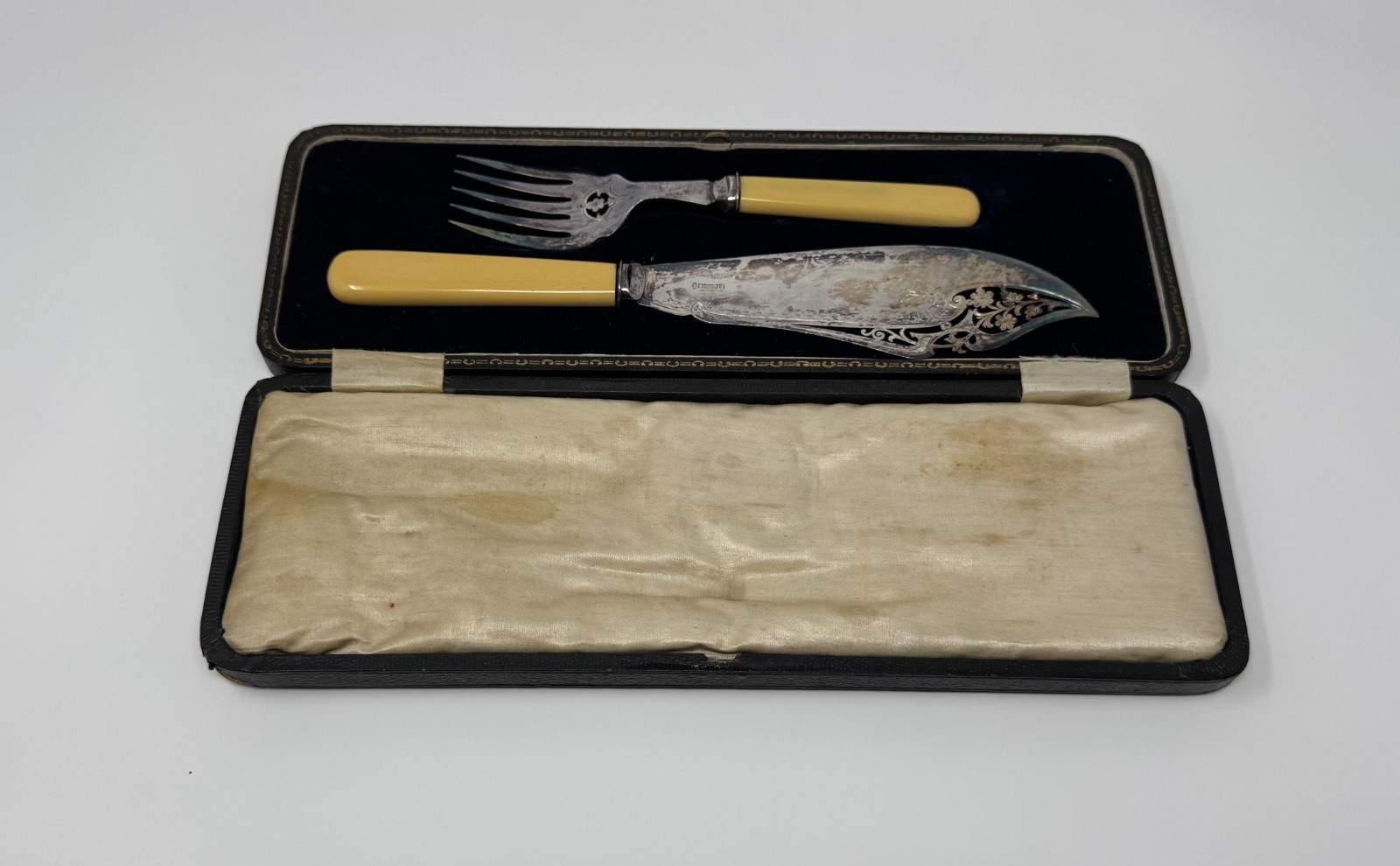 Boxed Antique Estate English Silver Engraved Fish Serving Set