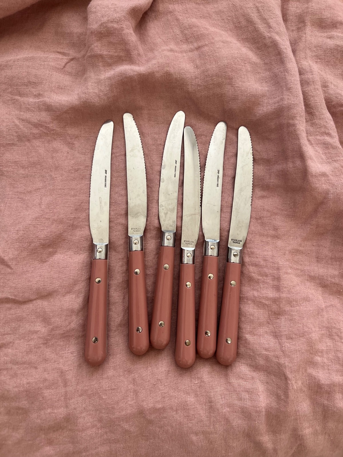 VTG butter knives lot. Mauve colored handle stainless steel