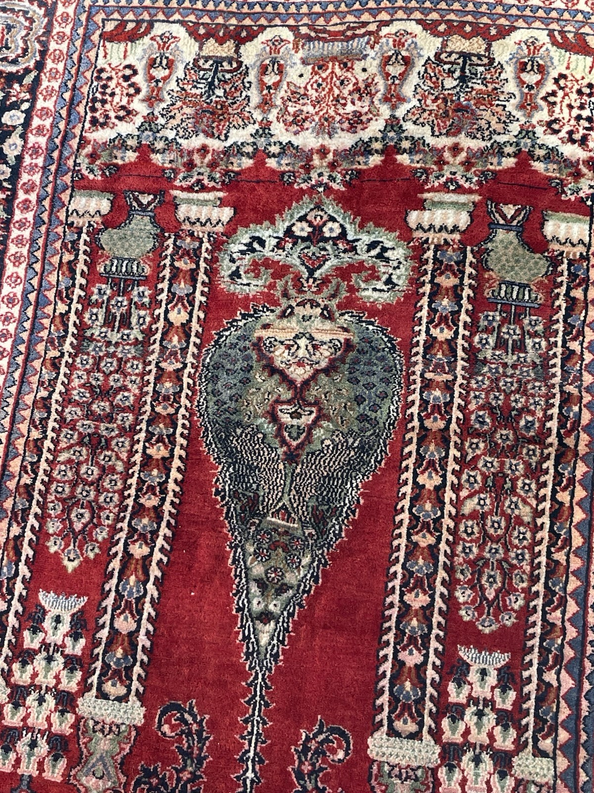 Beautiful Hand Knotted Wool Oriental Rug. Rarely Used