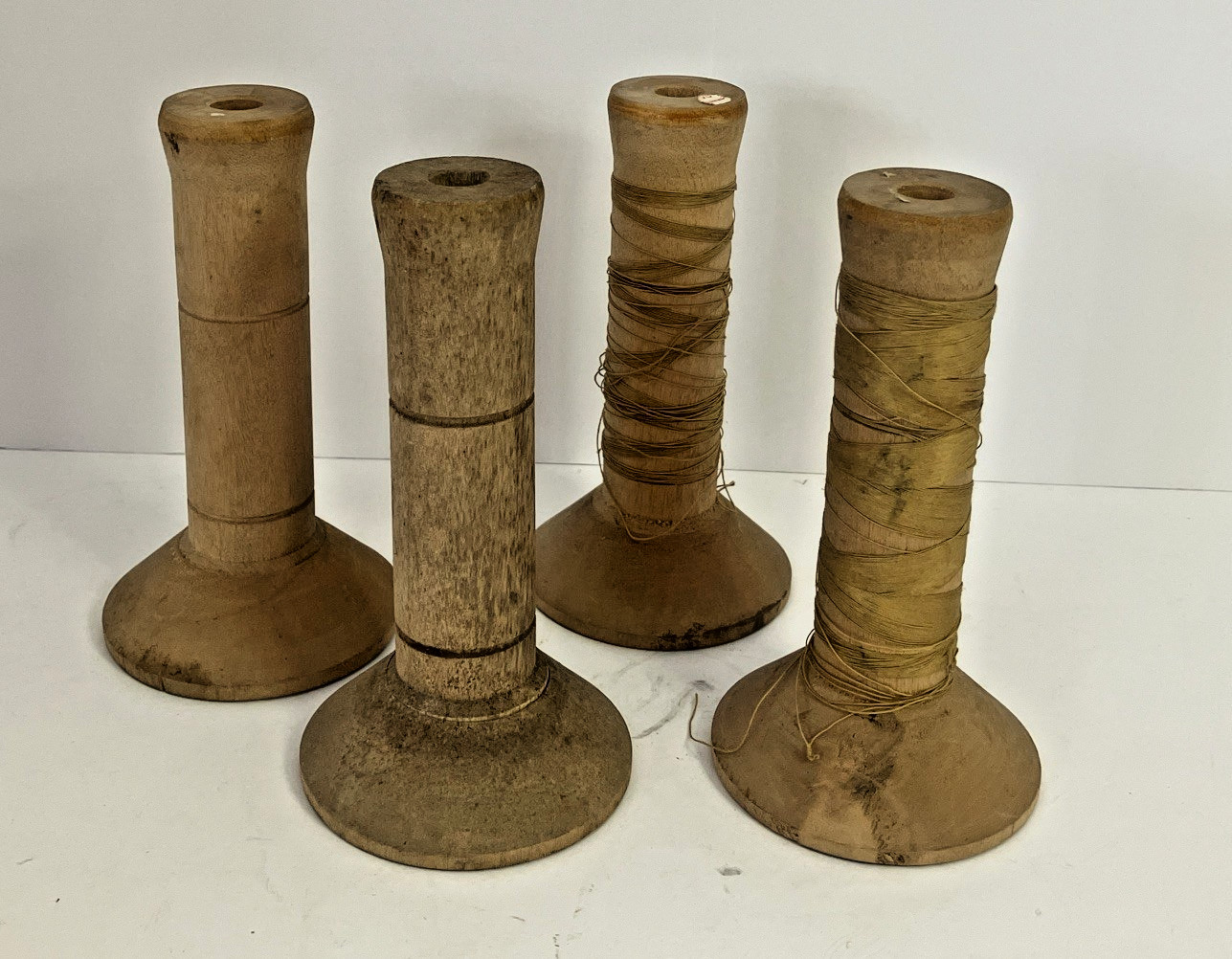 4 Vintage INTRINSIC The American Thread Co Wooden Spool 5.5″ tall 3″ base EMPTY