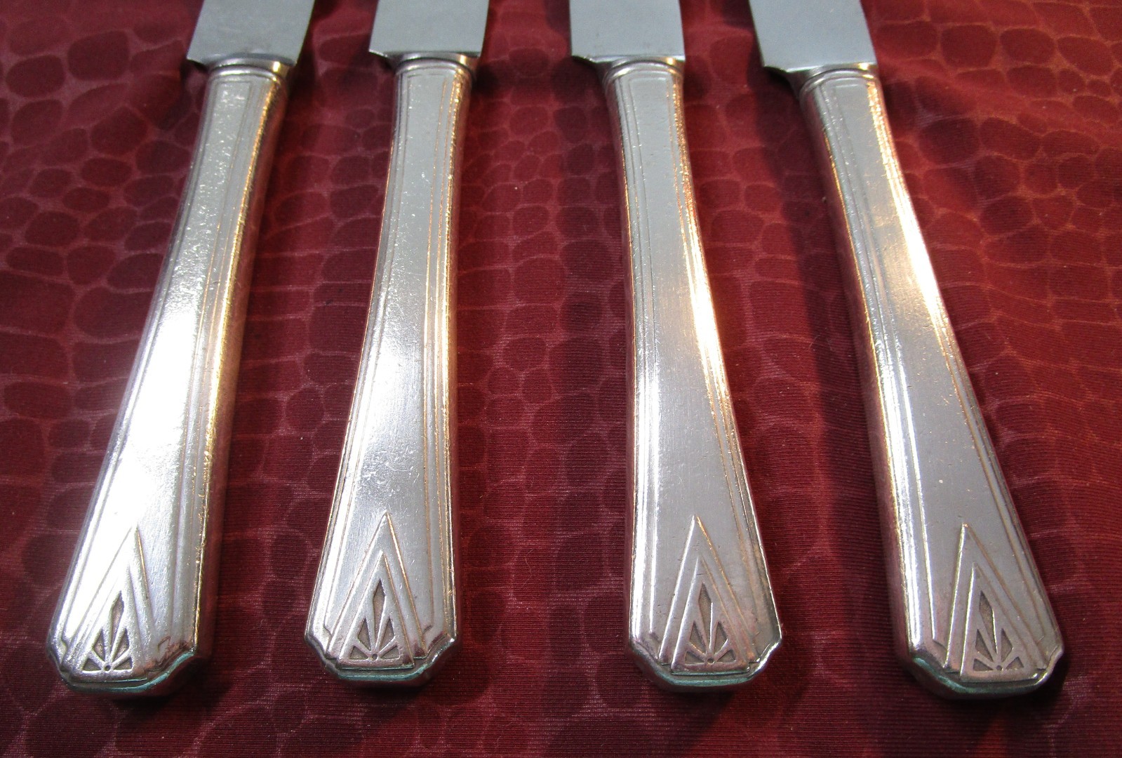 DEAUVILLE 4 Hollow Handle Dinner Knives 1929 Silverplate No Monograms sw