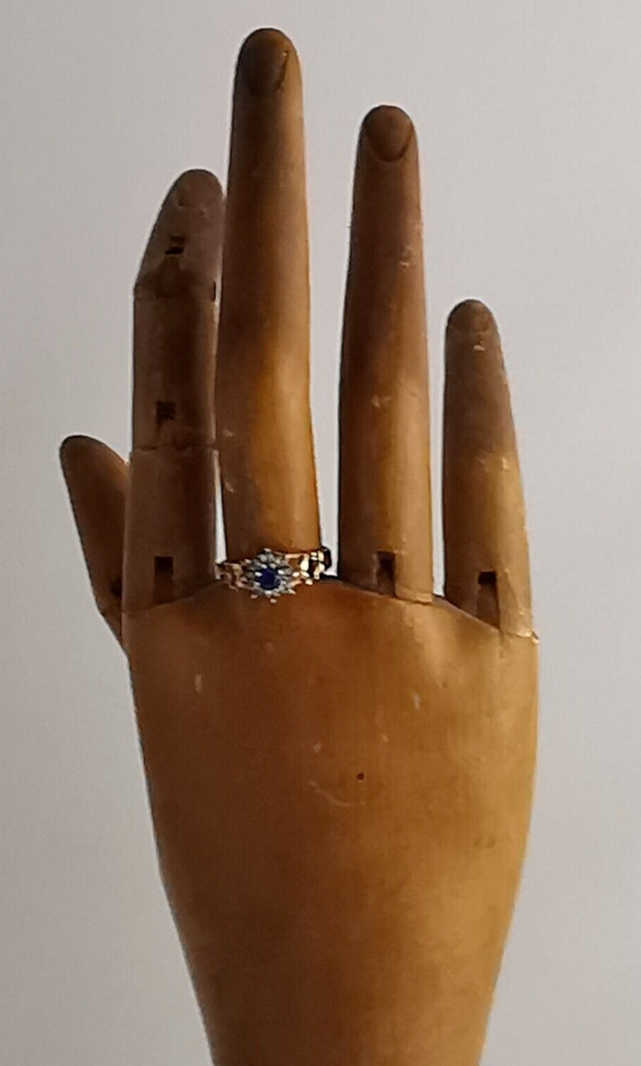 Pretty 9ct Gold Gem Set Dress Ring – Size N