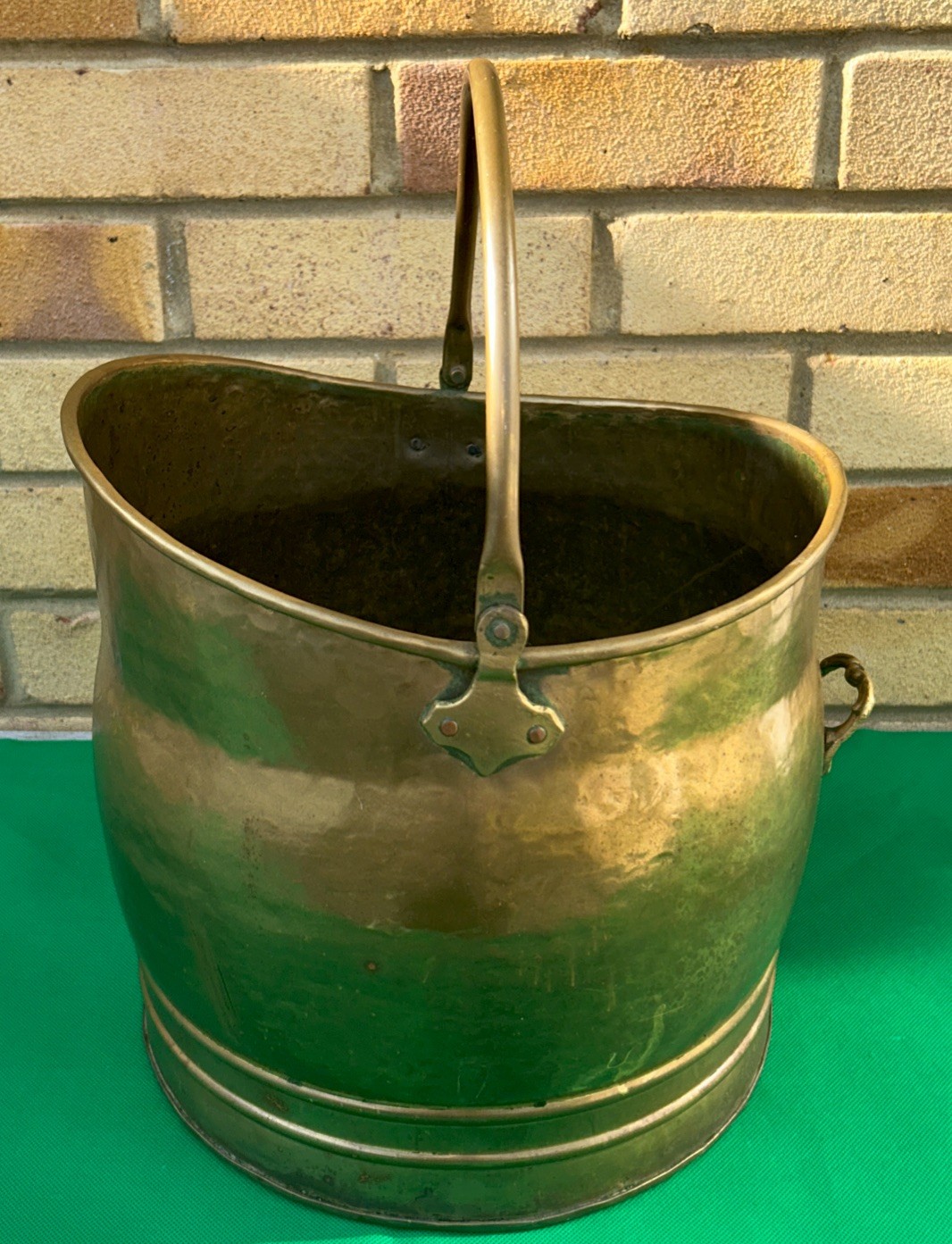 VTg BRASS COAL SCUTTLE BUCKET MILITARY HELMET 40cm Tall 1.6kg