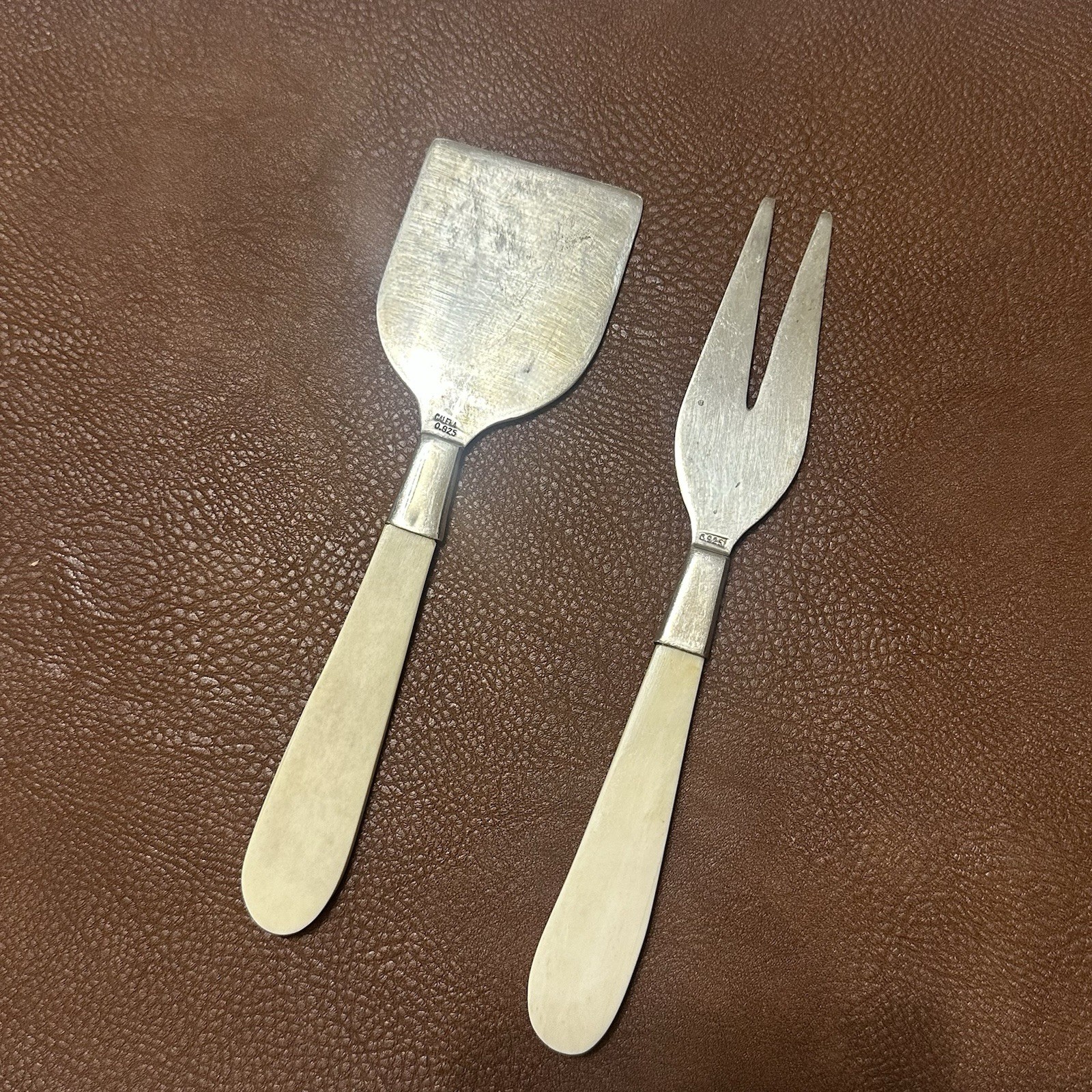 925 Sterling Flat Cheese Knife And Serving Fork Galena 925 Bovine Bone Handles ?