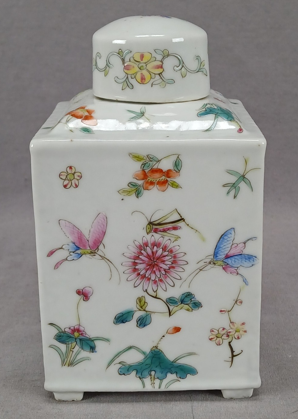 Chinese Export Hand Painted Famille Rose Floral Butterflies Tea Caddy C1891-1920