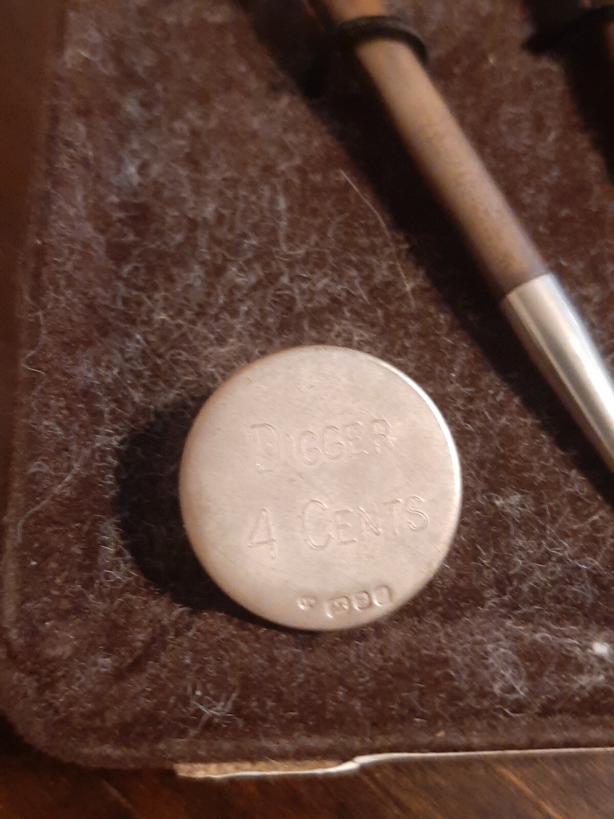 ARI D NORMAN ENGLISH STERLING SILVER GOLF BALL MARKER & TEE PEG AND PENCIL BOXED