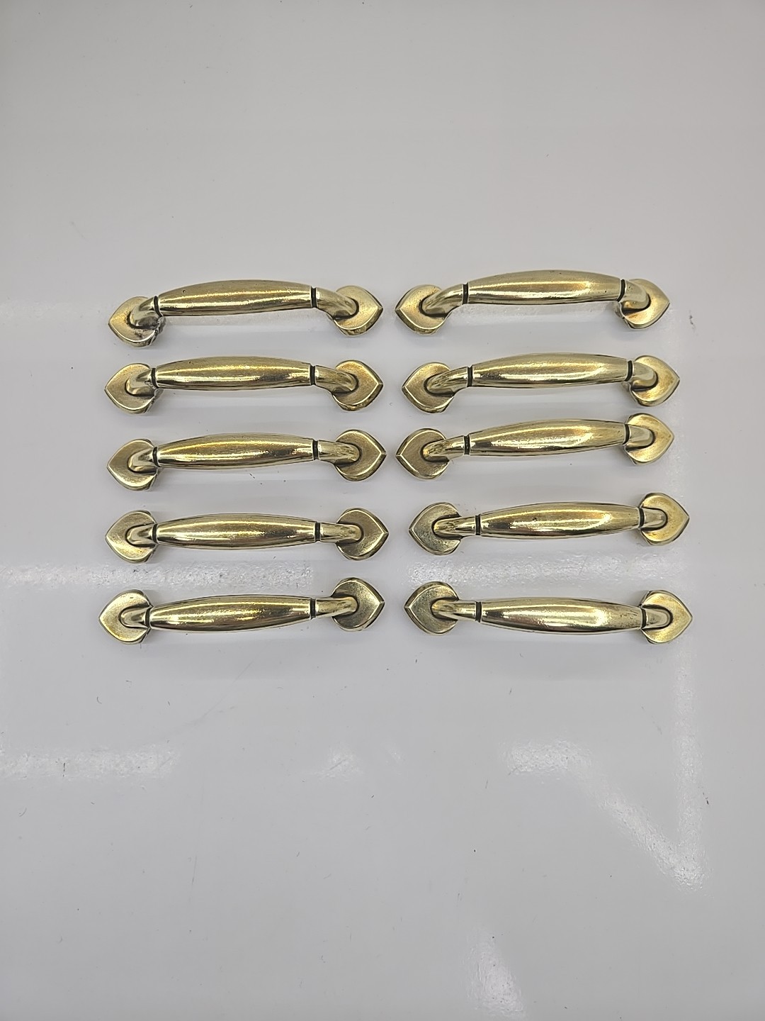 Keeler KBC N18242 MCM Brass Handles 4.25″ W/3″ On Center Set Of 10, Fasteners
