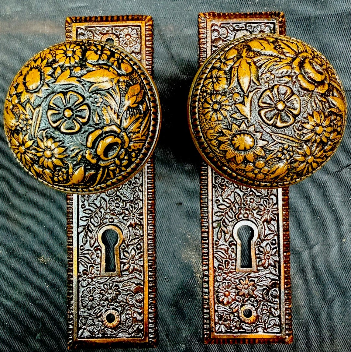 1892 Kenton / Perkins Medley Door Knob and Back Plate Set B-20500 Victorian