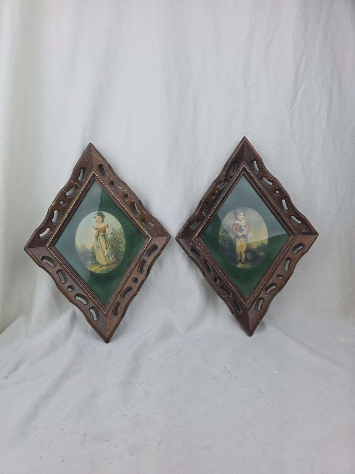 VTG TURNER WALL ACCESSORY PLAQUES HANGINGS ROMANTIC DIAMOND SHAPED VICTORIAN-2pc