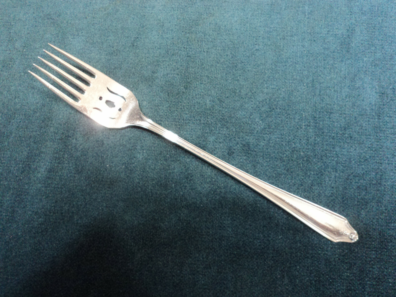 Silverplate Lettuce Fork 1915 Rockford Oneida Whittier-Waldorf-Emerson-Claridge