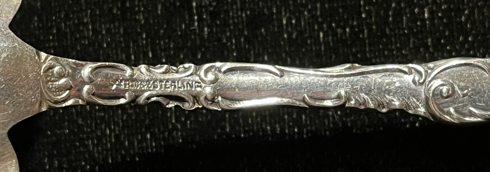 Sterling Silver Flatware – Wallace Louvre Jelly Cake Server Fancy Mono