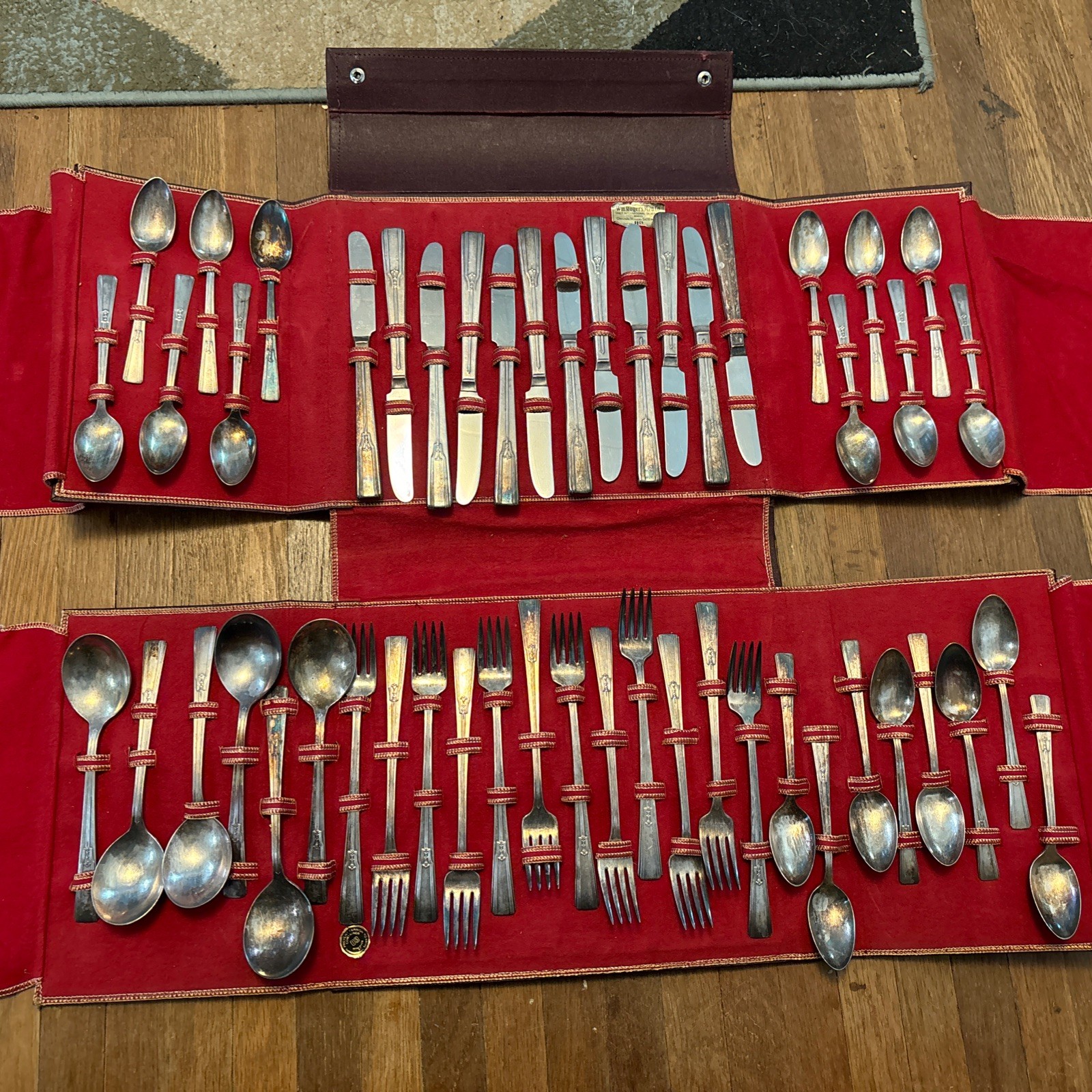 William A Rogers 50 Piece Extra Plate Flatware Set With Case