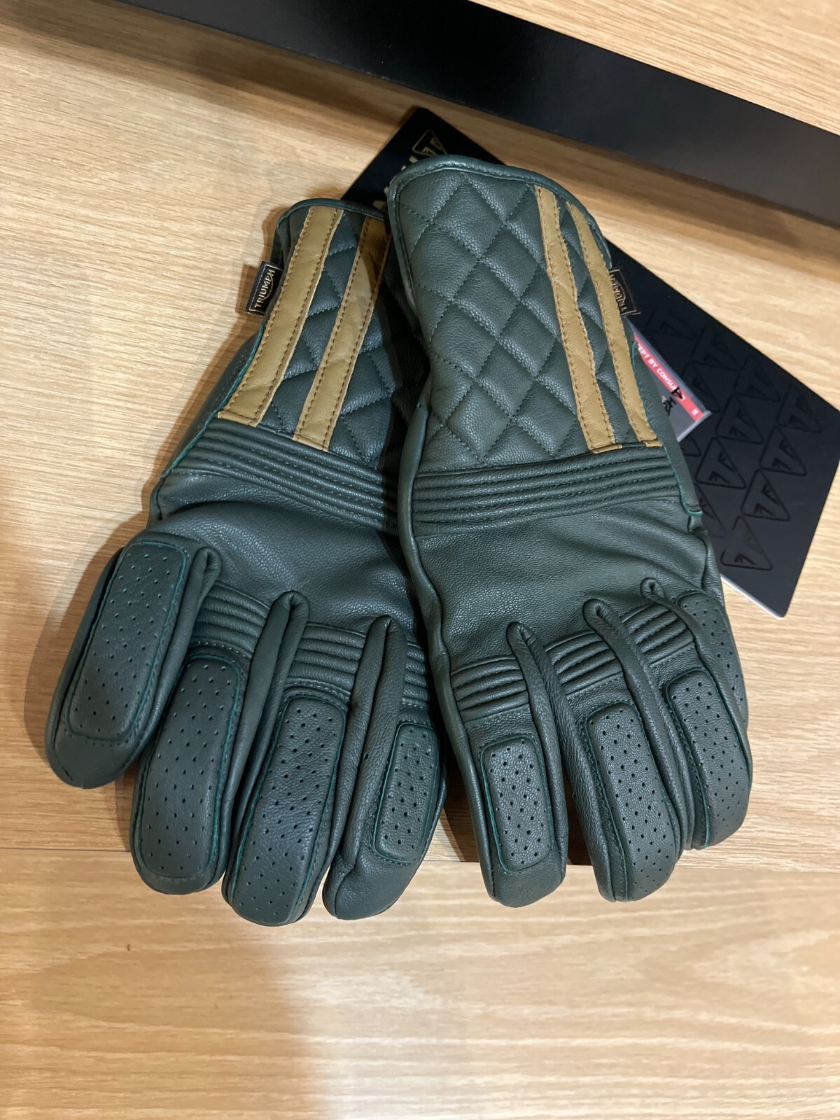 Sulby Green/Gold Gloves (M,L,XL,XXL)