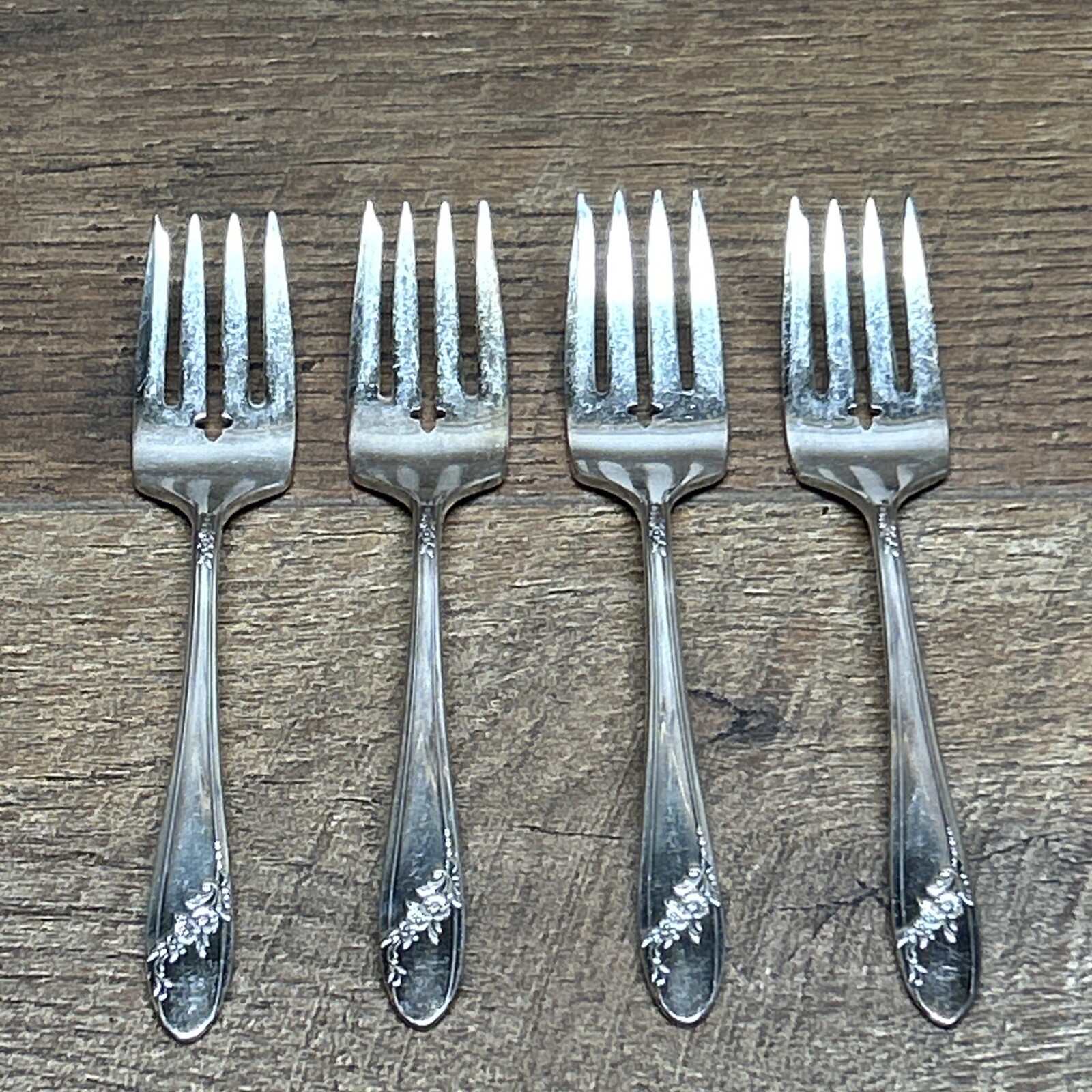 Oneida Community Tudor Plate ~ Sweet Briar ~ 1948 ~ 4 Salad Forks