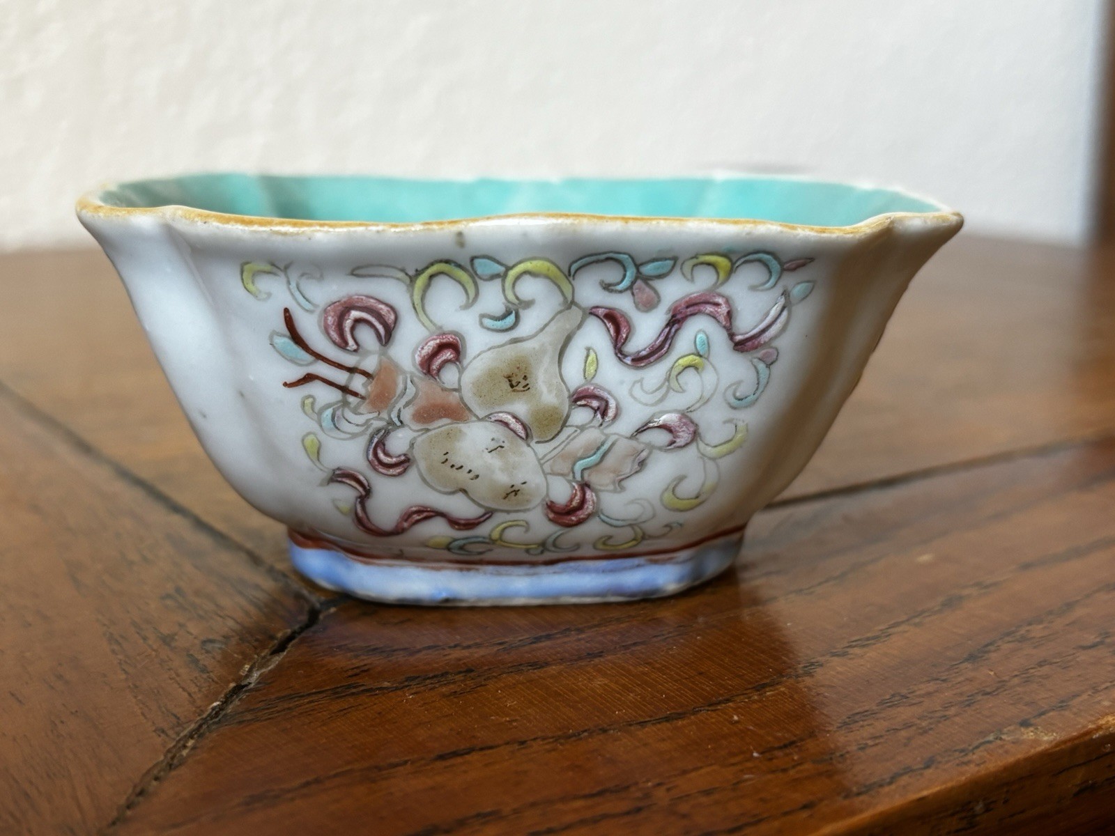 Antique Qing Dynasty Emperor Tongzhi (1862-1873) Famille Rose Bowl…China