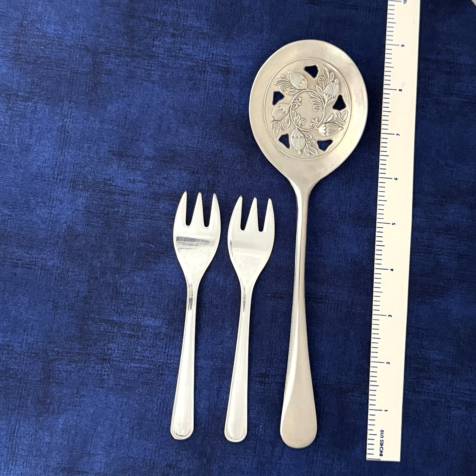 Leonard Acorn Tomato Serving Spoon + 2 Cocktail Seafood Forks Silverplate Italy