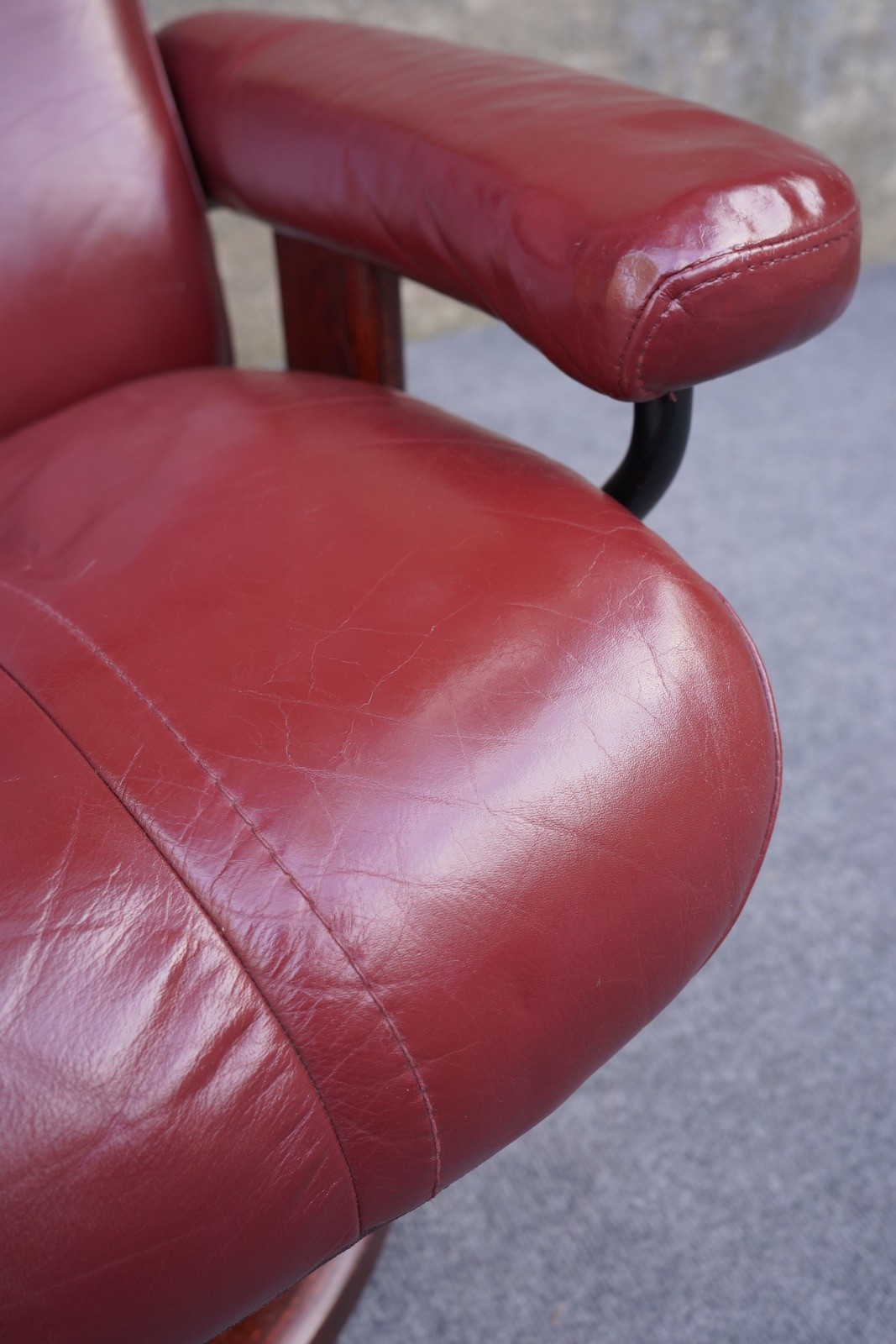 Danish Modern Ekornes Stressless Large Eagle Classic Recliner Chair & Ottoman