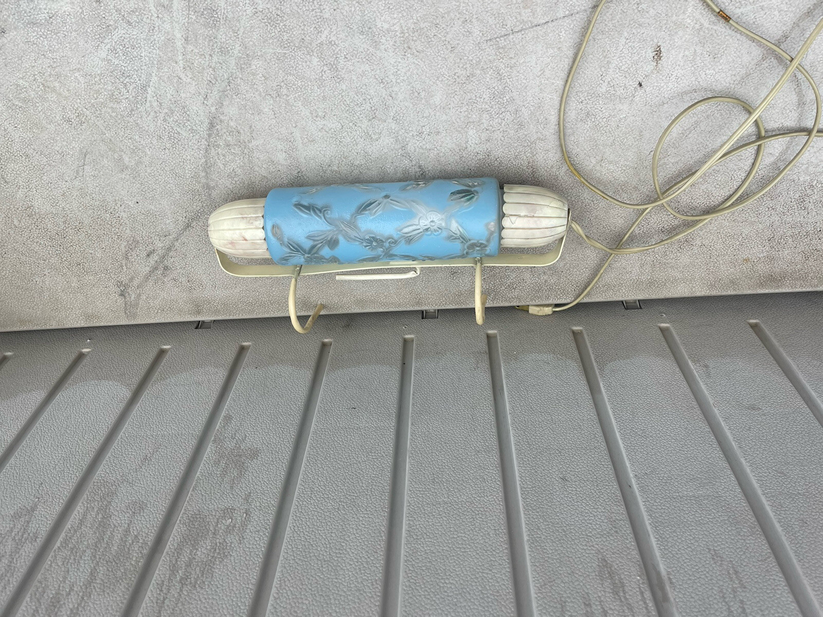 Vintage Moulded Frosted Blue Glass Headboard Lamp Floral Plastic metal